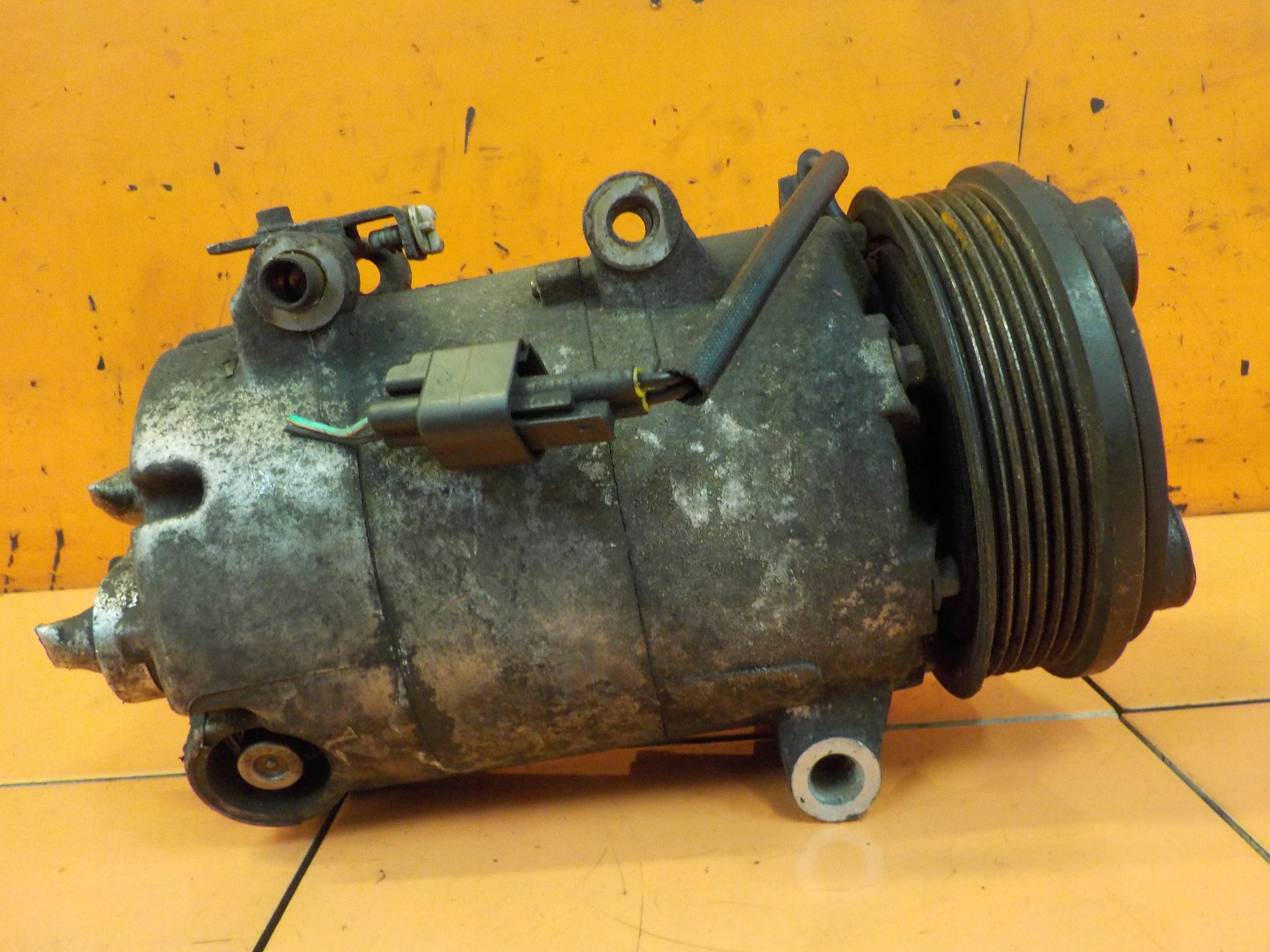 KUGA 2.0 TDCI 10r 136KM G6DG sprezarka klimatyzacji 3M5H-19D629-DF Typ samochodu 4x4/SUV Samochody osobowe