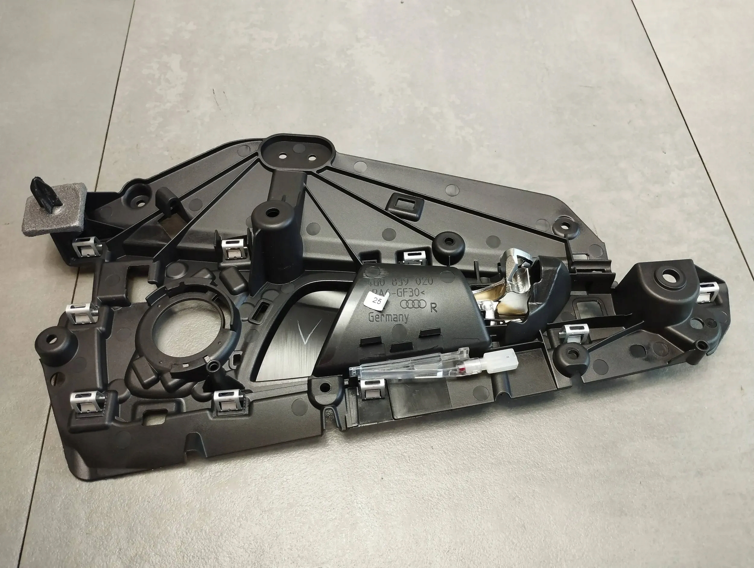 Audi A6 C7 4G handle inner right rear part 4G0839020
