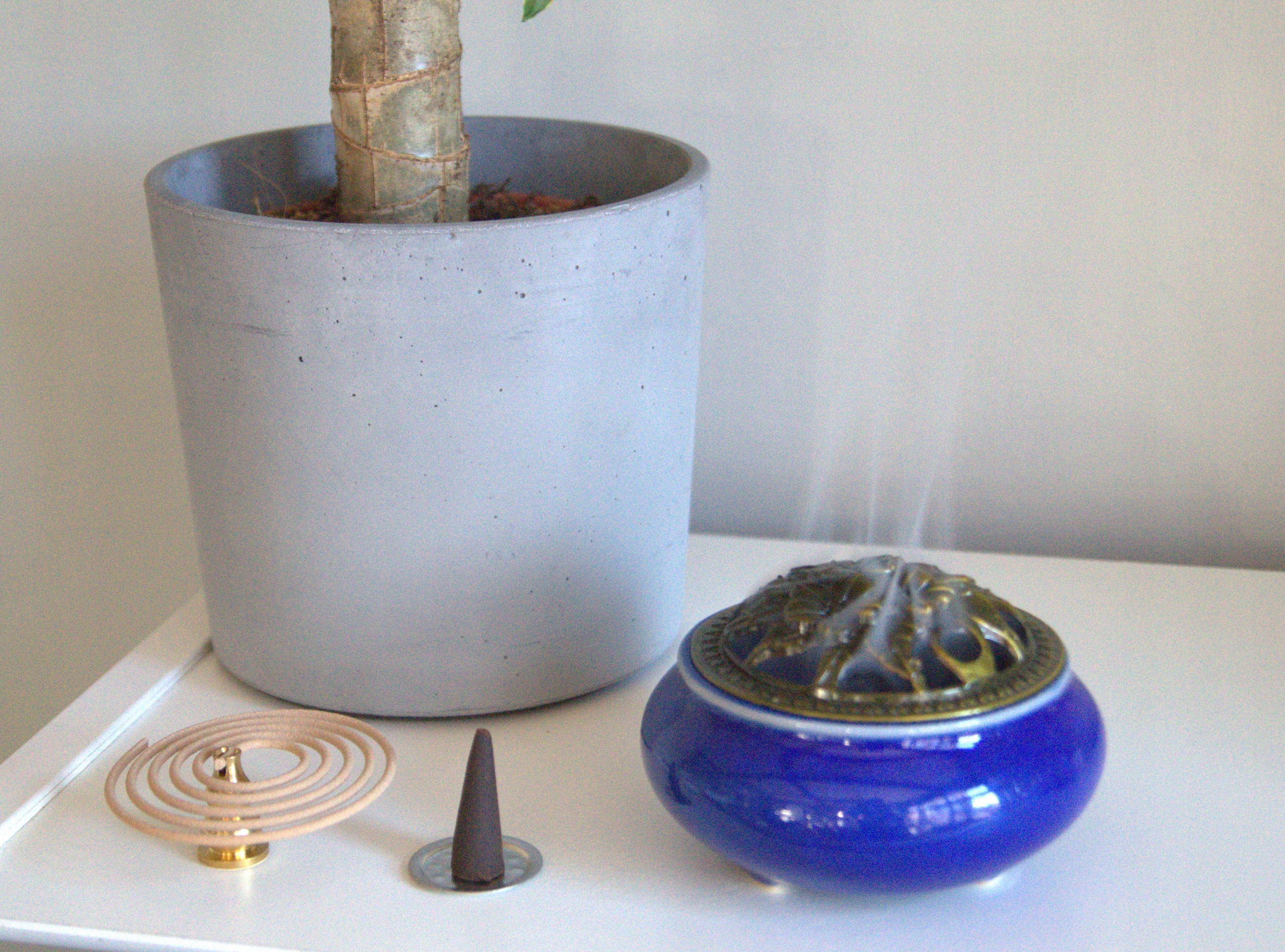 Ceramiczna kadzielnica z ażurową pokrywą zielona + uchwyt Kod producenta incense-by-green