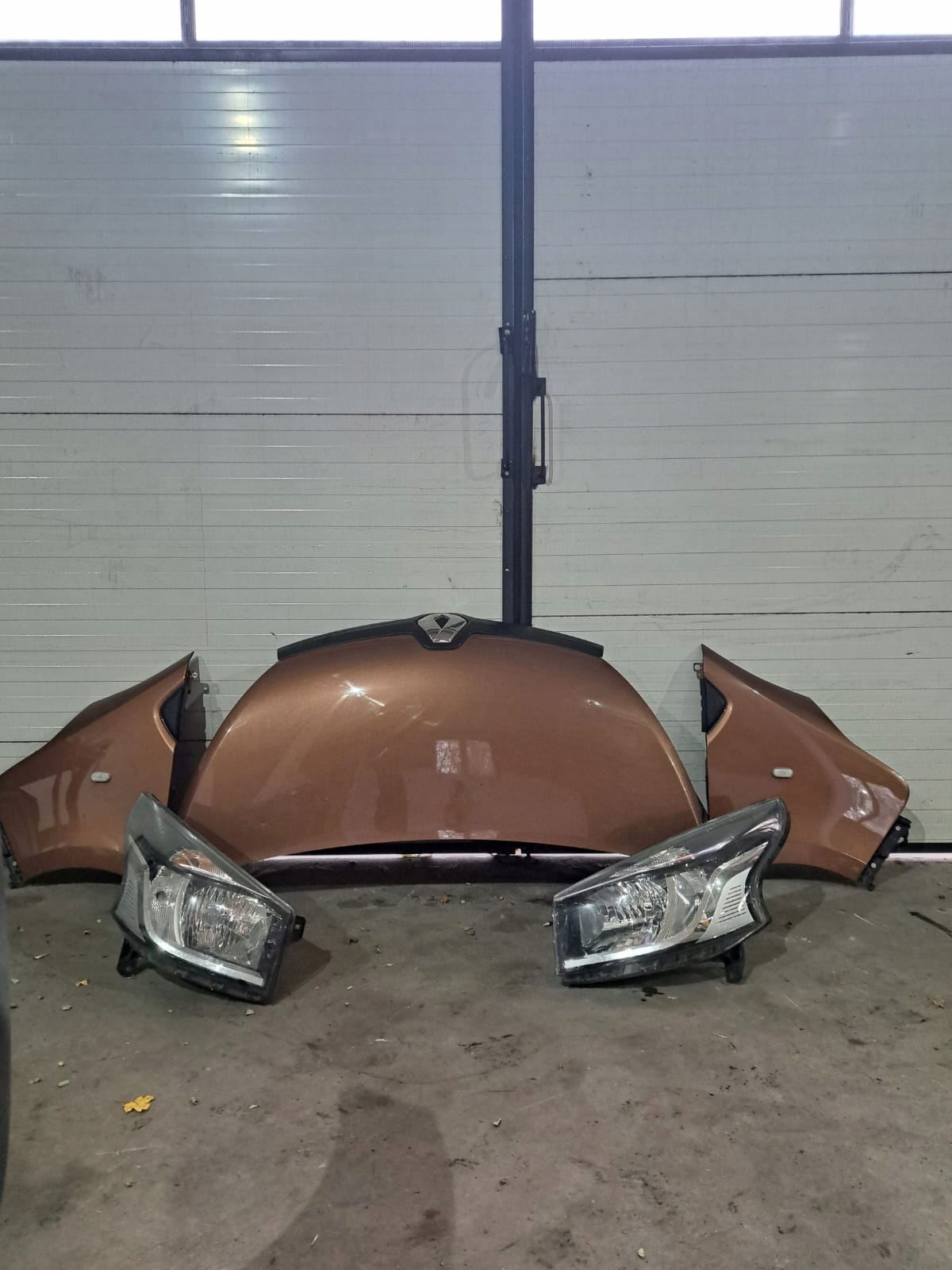 KOMPLETNY PRZÓD TRAFIC III 1.6