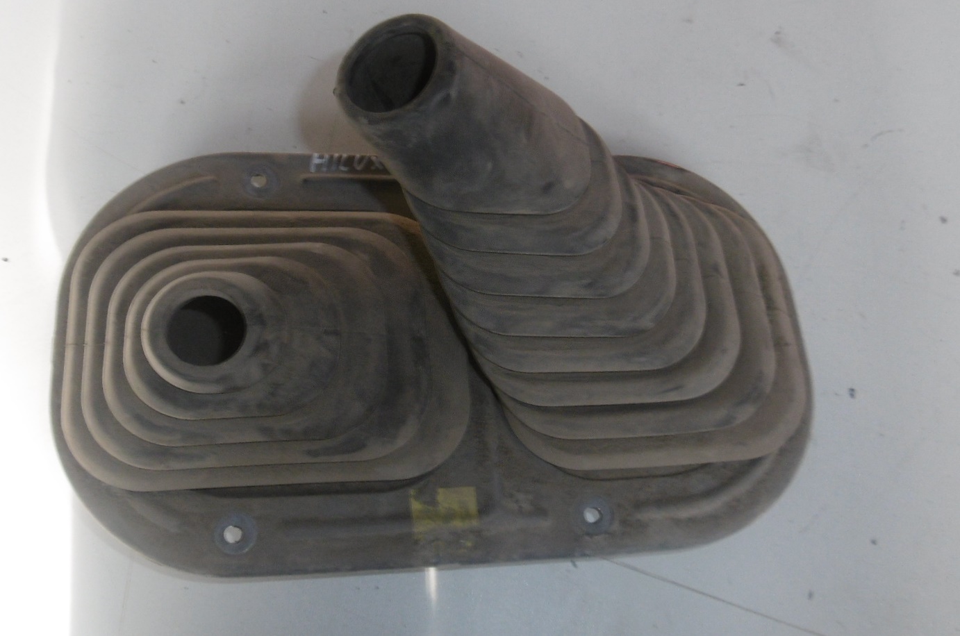 Toyota Hilux VI 01r oslona mieszek biegow