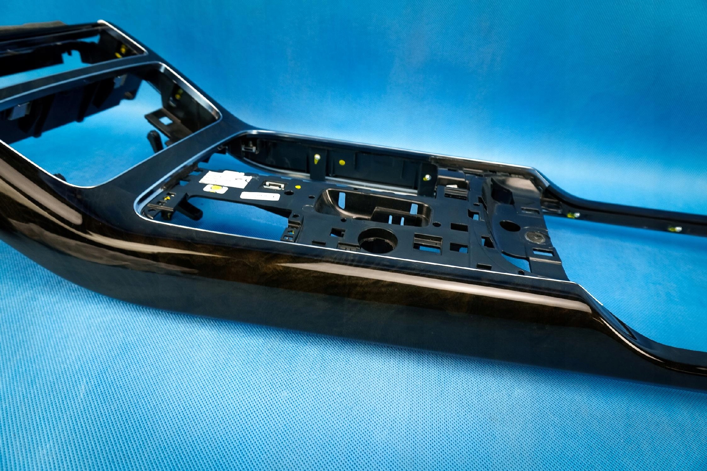 Tunel mitte LED Audi A8 S8 4H1863240L GH2
