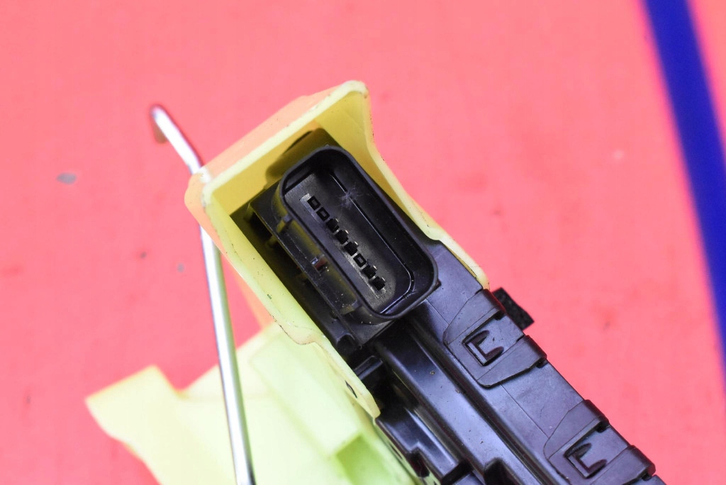 lock door right front front EU 81320-R2000 KIA SPORTAGE 5 V 21-25