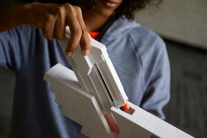 NERF ELTE MINECRAFT ŁUK WYRZUTNIA SABREWING F4733 Seria NERF MINECRAFT