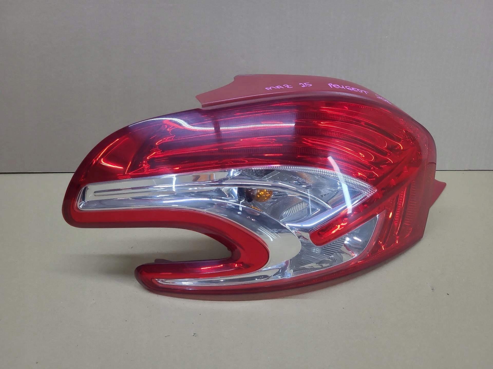 light rear left side Peugeot 208 2013 9672628280