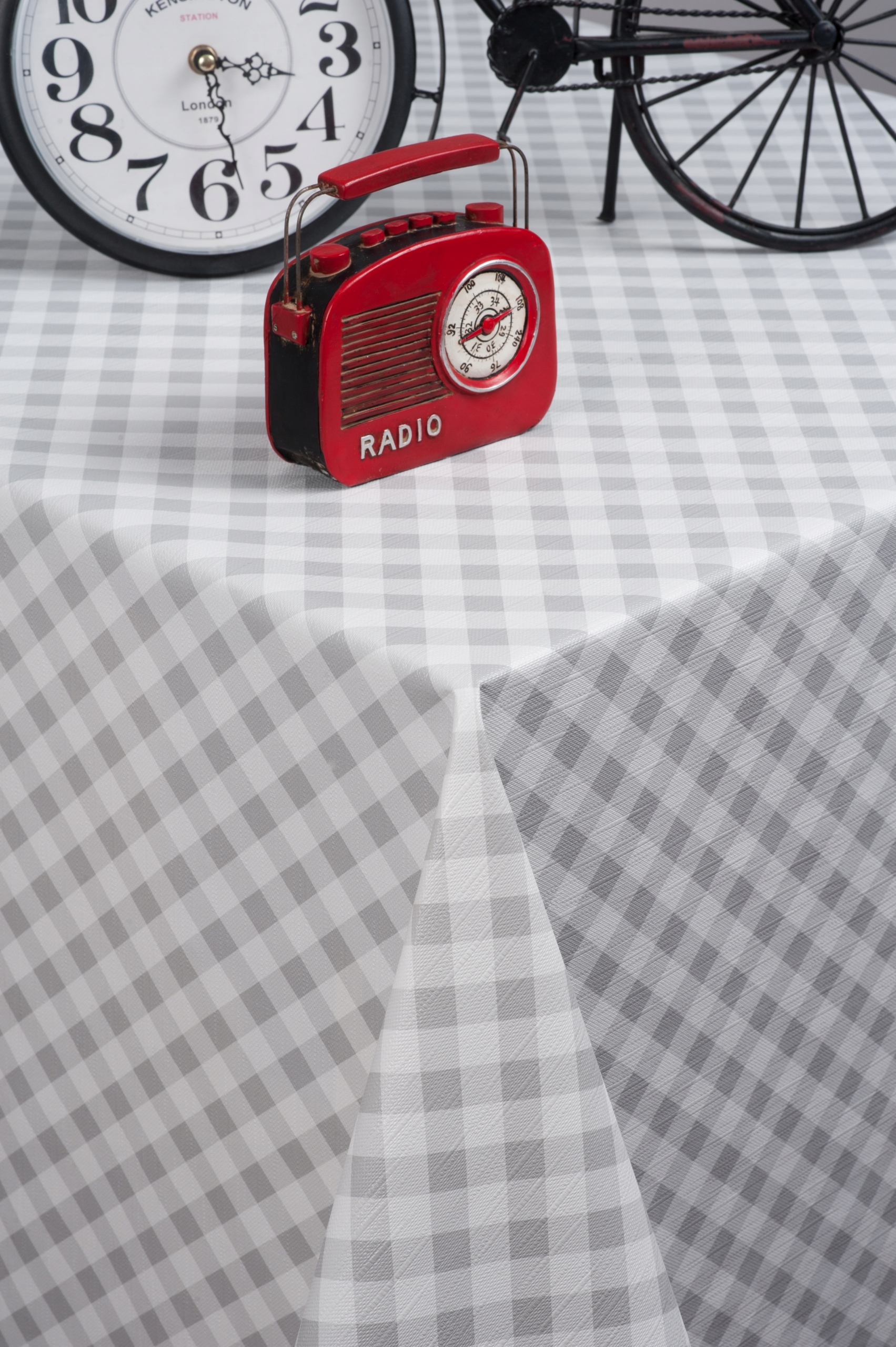 OBRUS na włókninie CERATA GRUBA , NA METRY WYMIAR