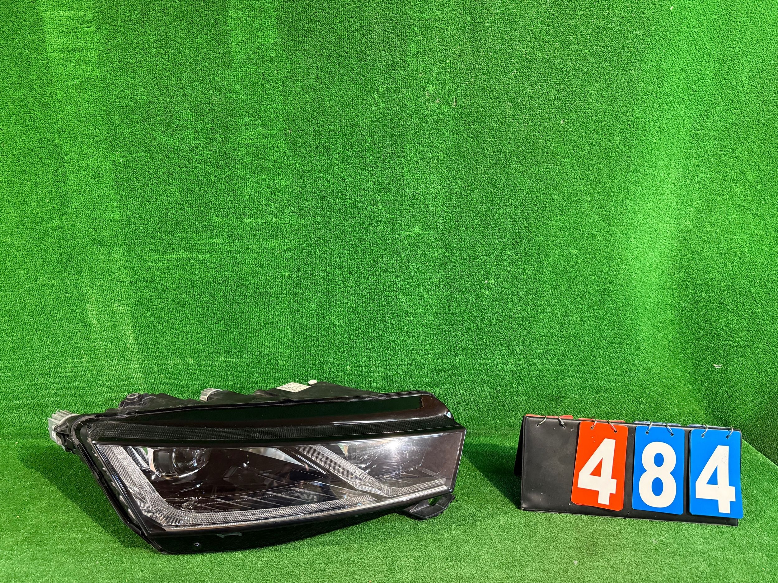 REFLEKTOR right SKODA OCTAVIA IV FULL LED NR.R484
