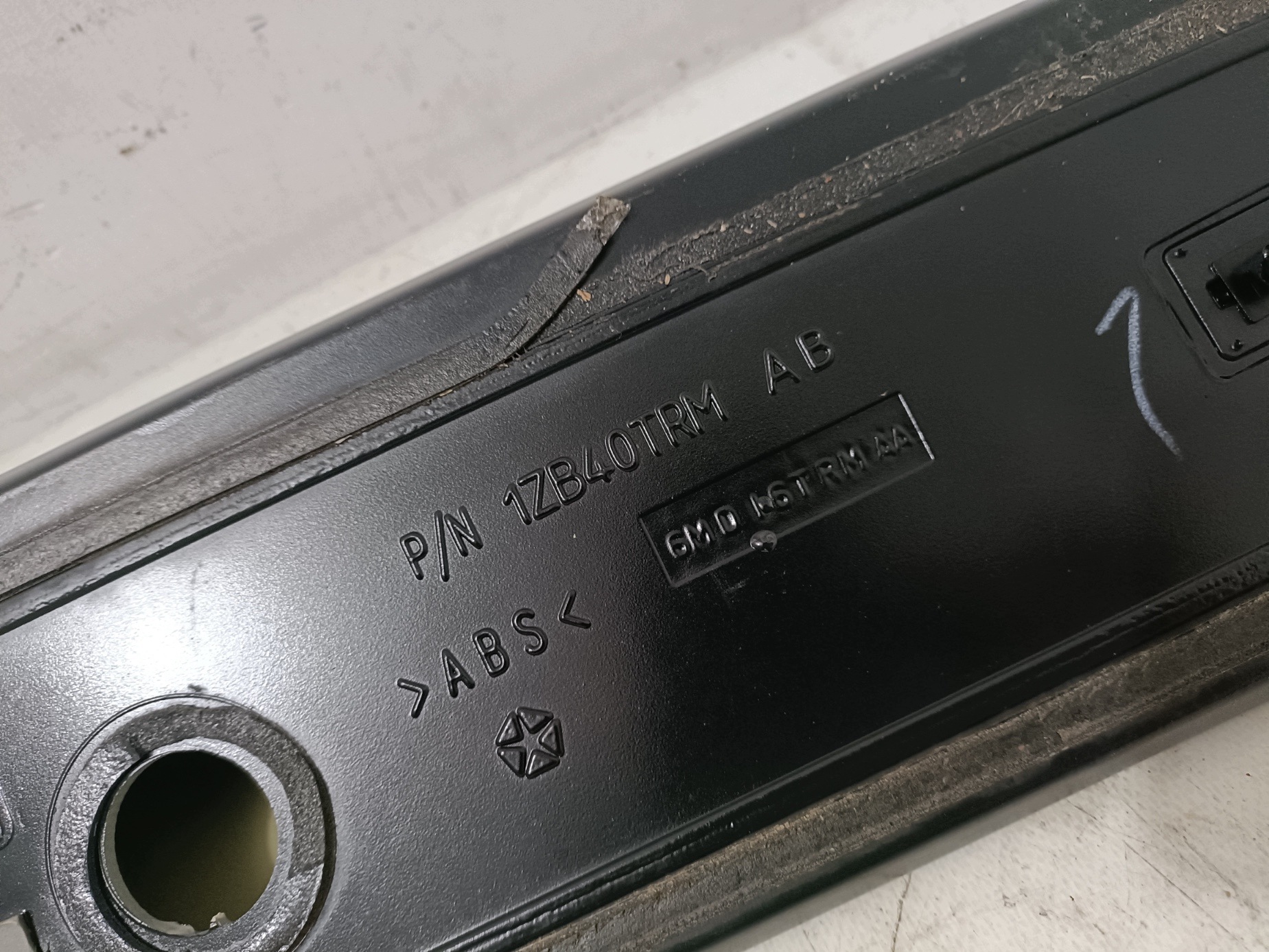 DODGE CHALLENGER 2019- SPOILER LOTKA bonnet rear part below KAMERE