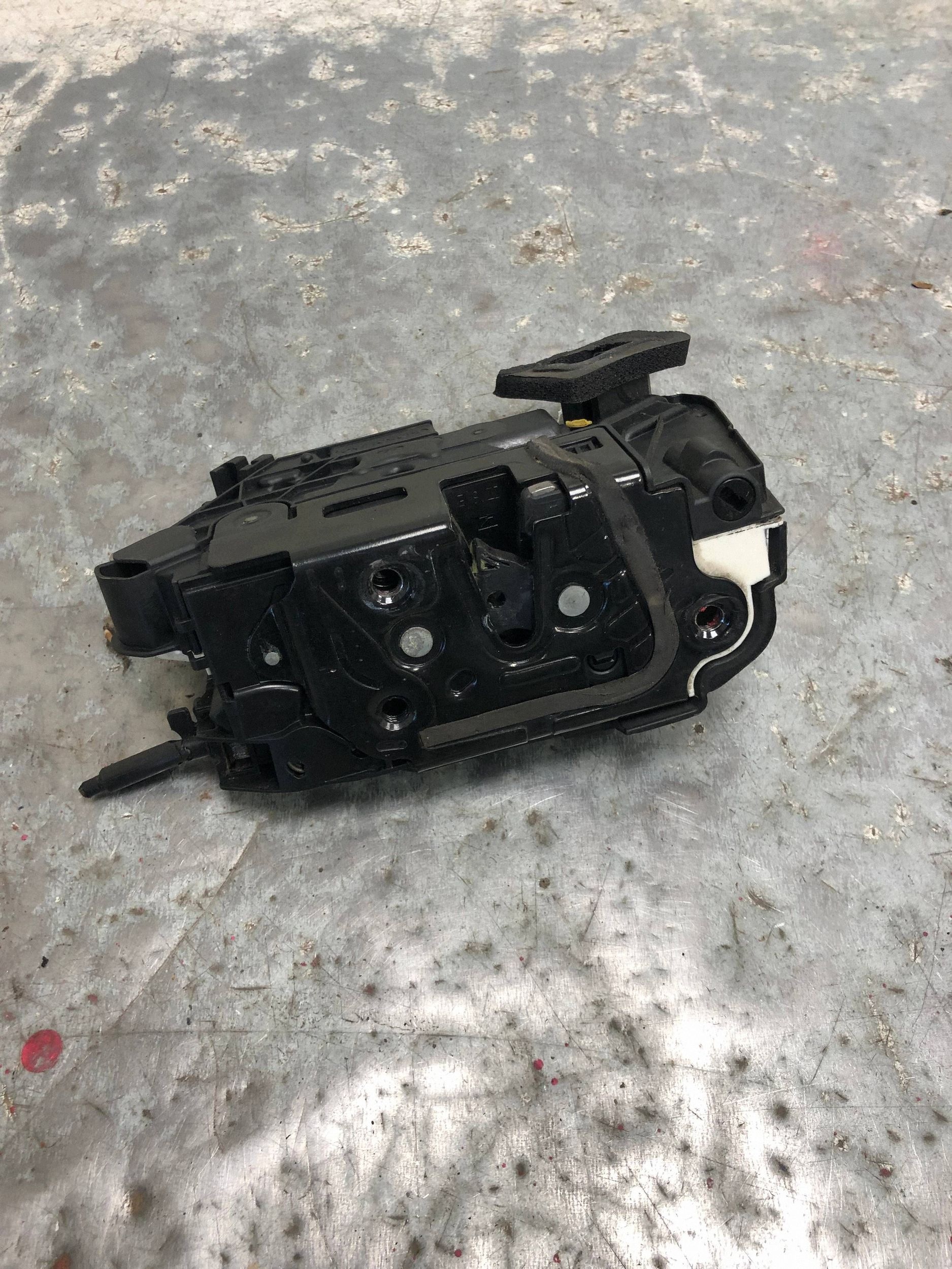 lock door right front VW GOLF VII KOMBI 5K1837016D