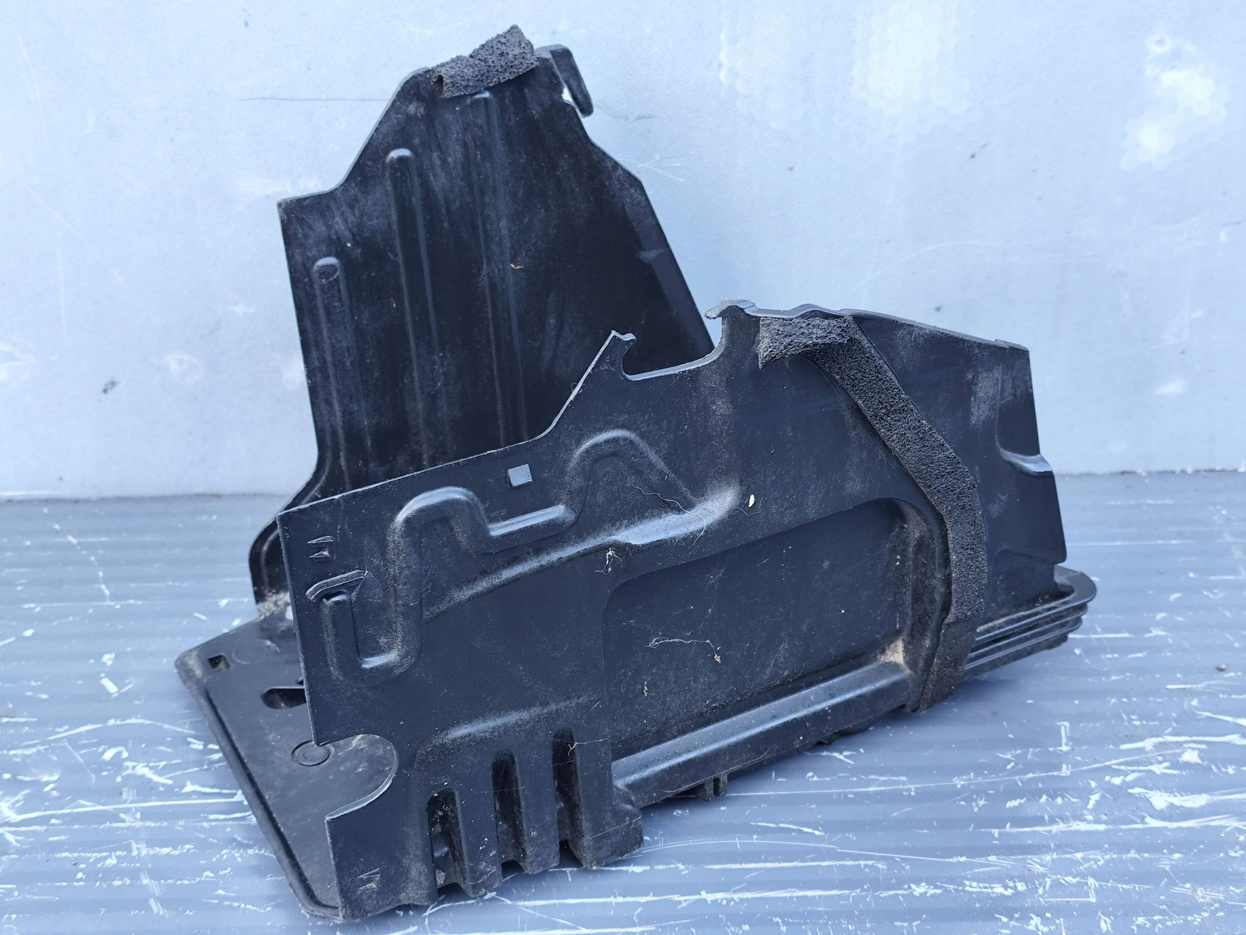 VOLVO V60 LIFT držač akumulatora 31299569