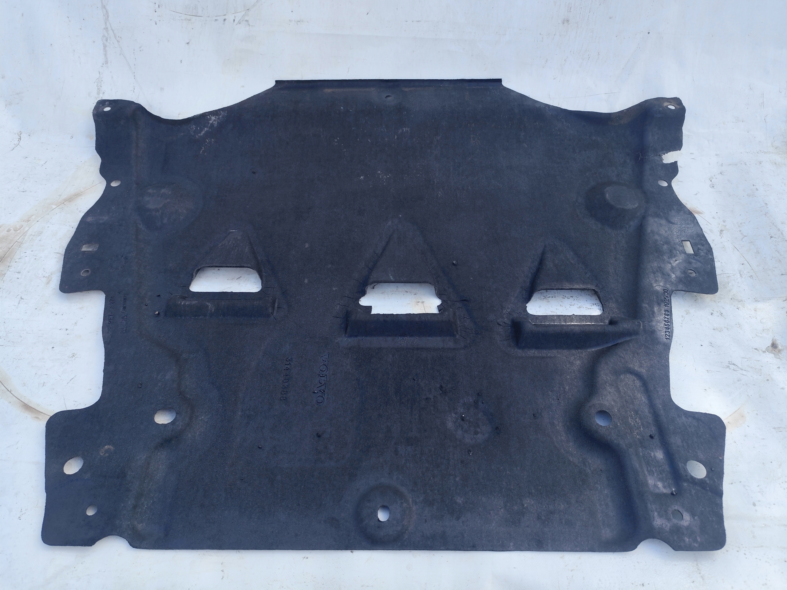 VOLVO V60 LIFT cover cover below engine