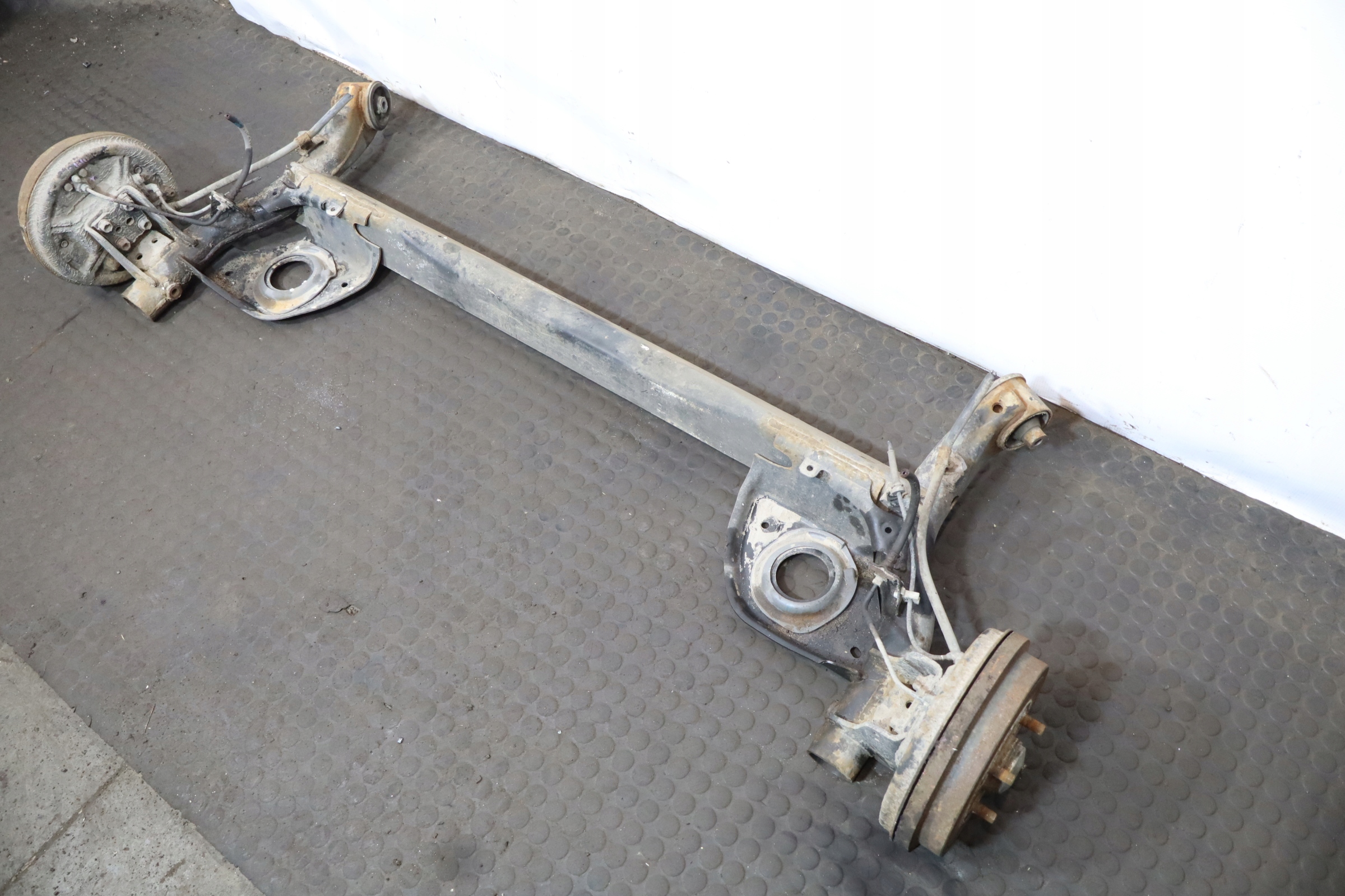 BELKA ZAWIESZENIA TYLNA NISSAN MICRA IV K13