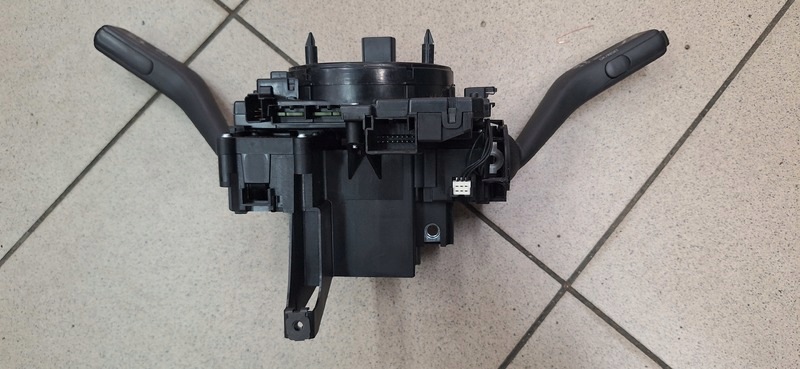 ring steering wheel levers and controls VW PASSAT B7 5k0953569