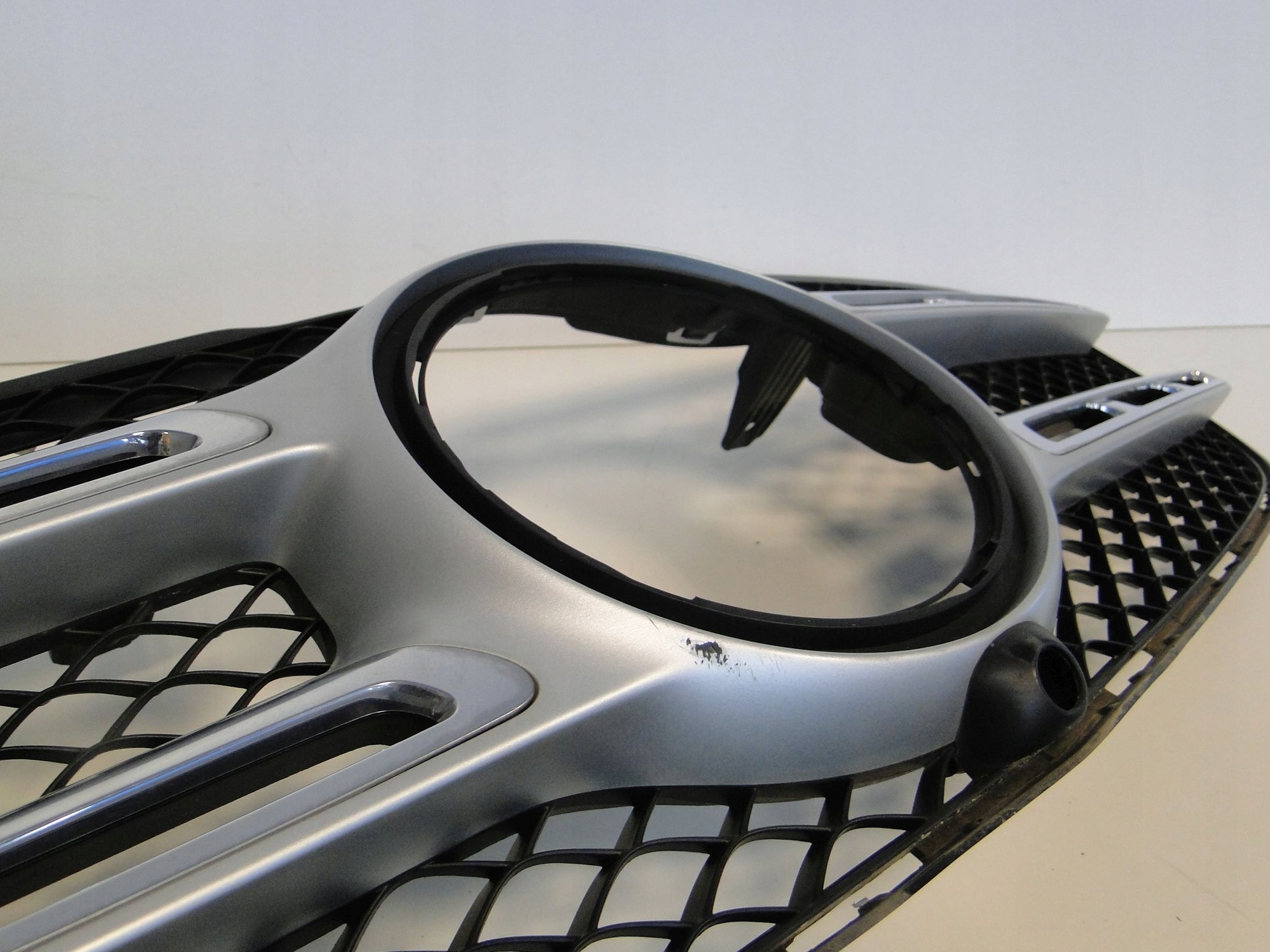 MERCEDES GLS 166 X166 GRILL ATRAPA NA KAMERĘ Producent części Mercedes-Benz OE