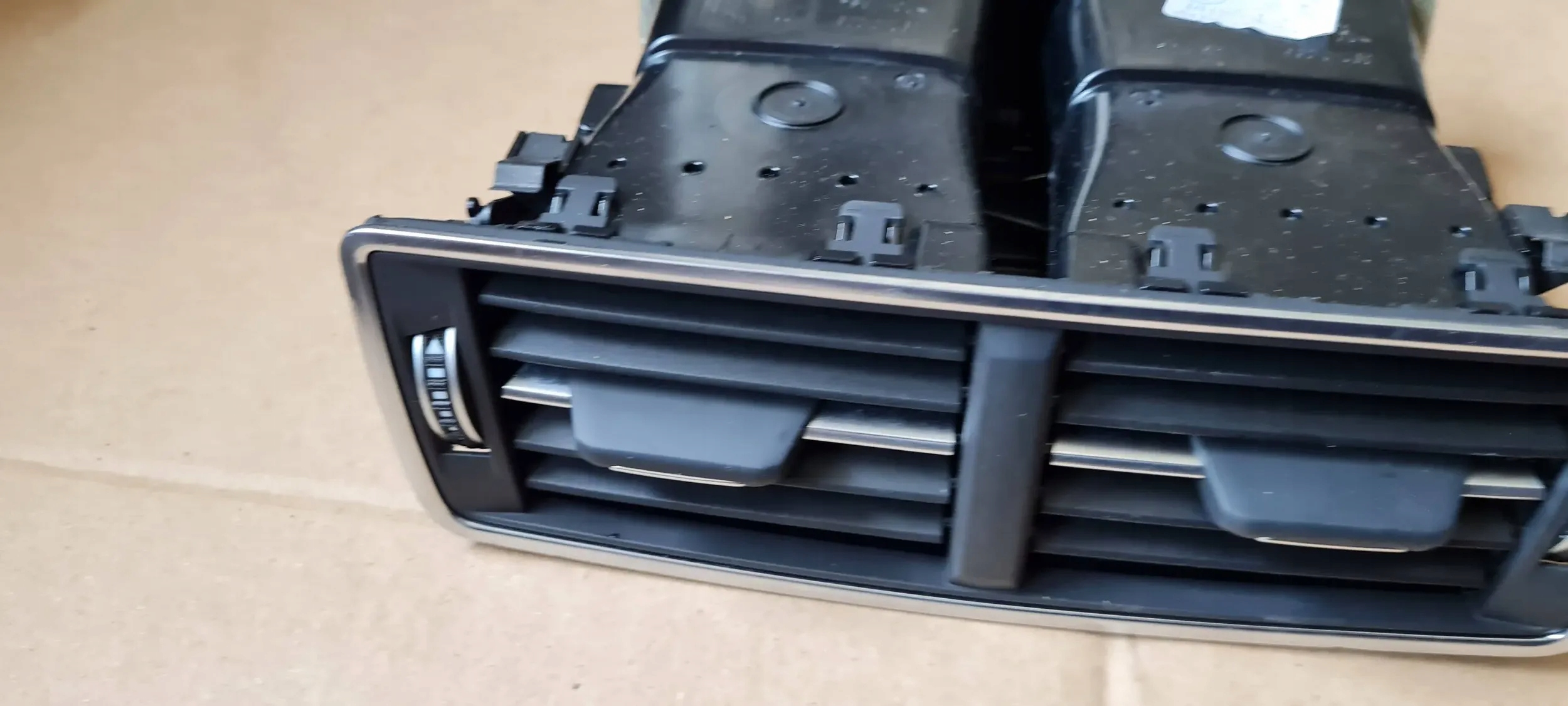Q7 4M II grid air conditioning devices rear part 4M0819203C