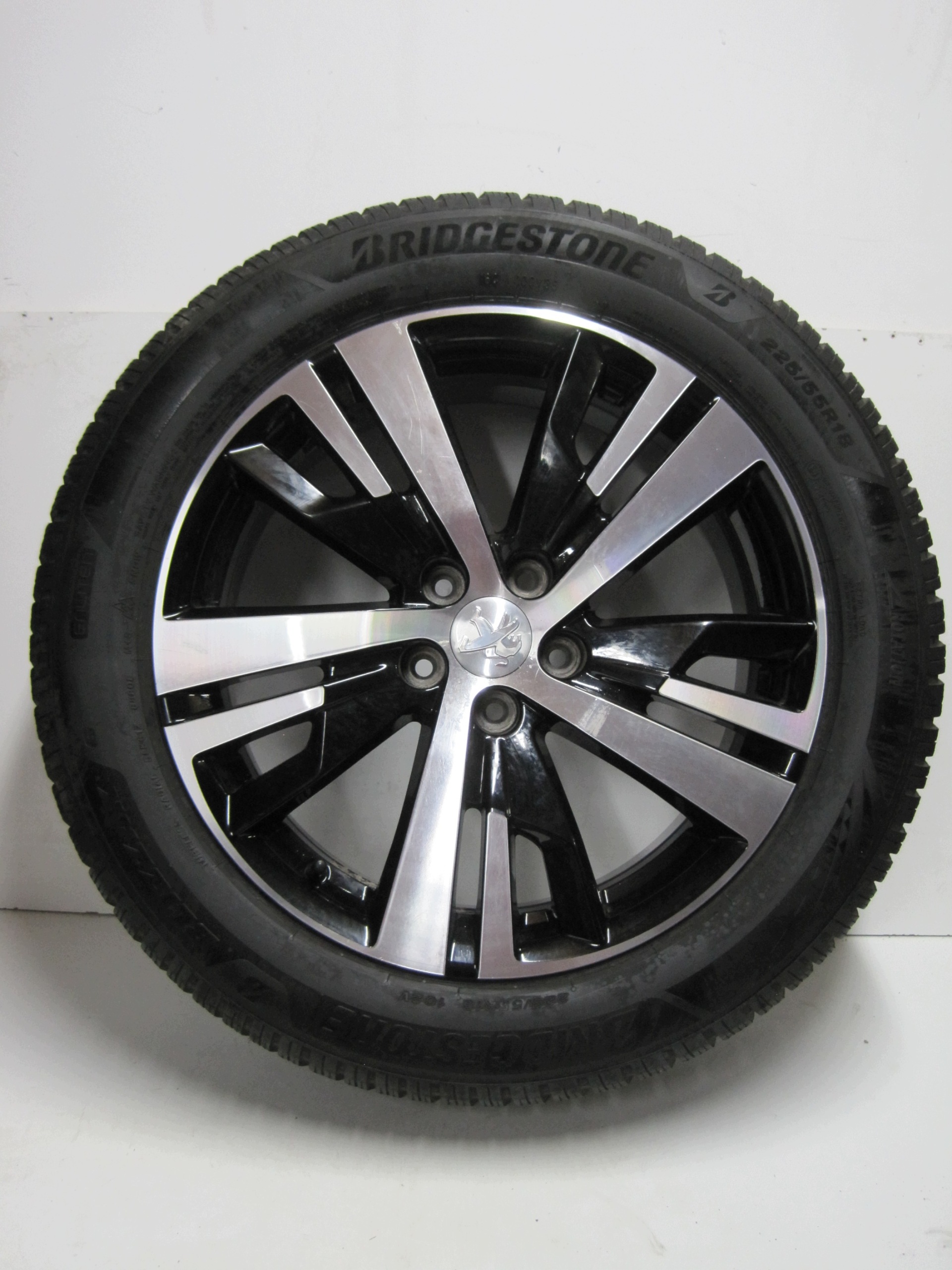 wheels discs tyres PEUGEOT 3008 R18 6MM M+S