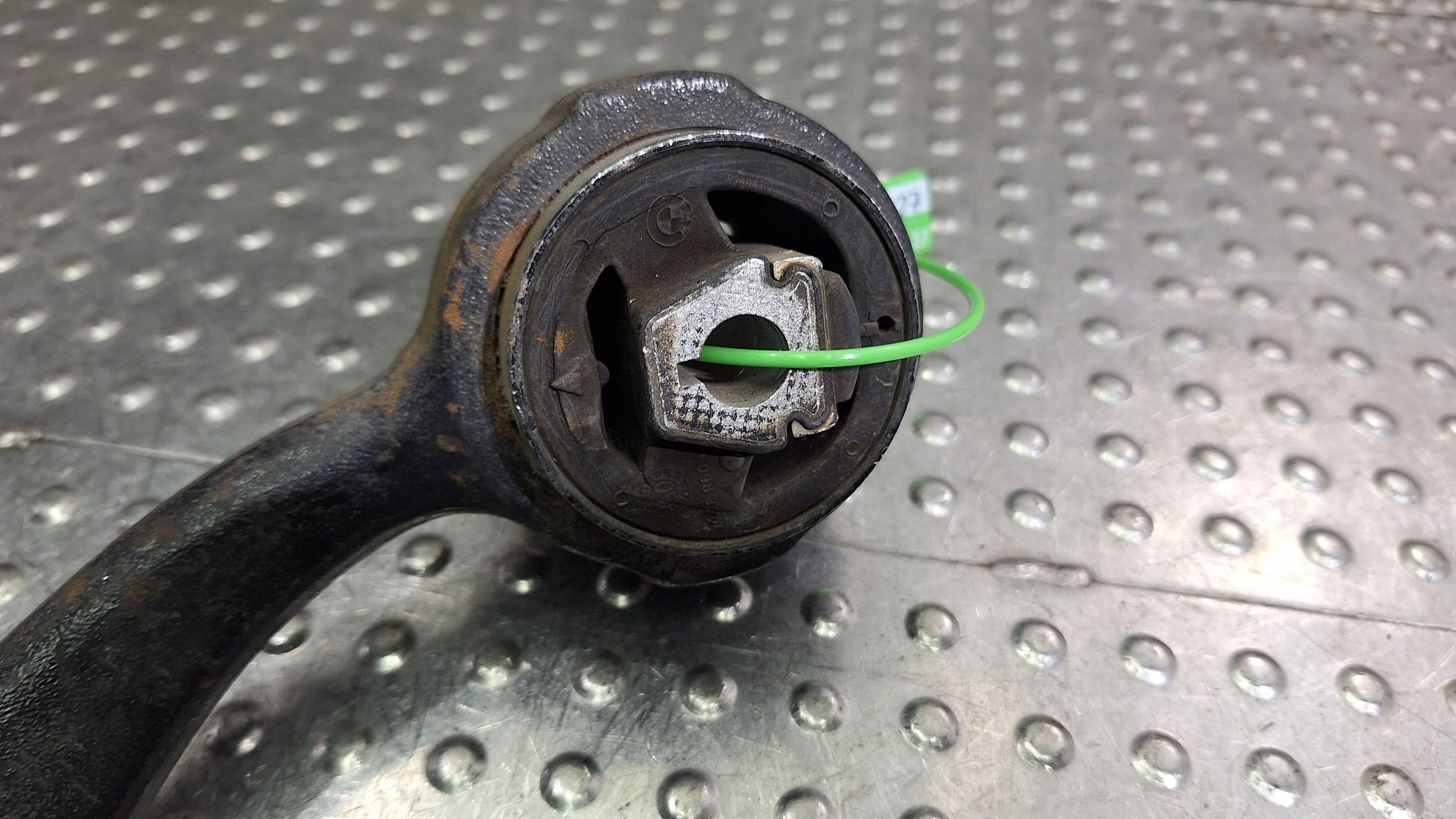 arm left front upper BANAN 6769717 BMW X5 E53