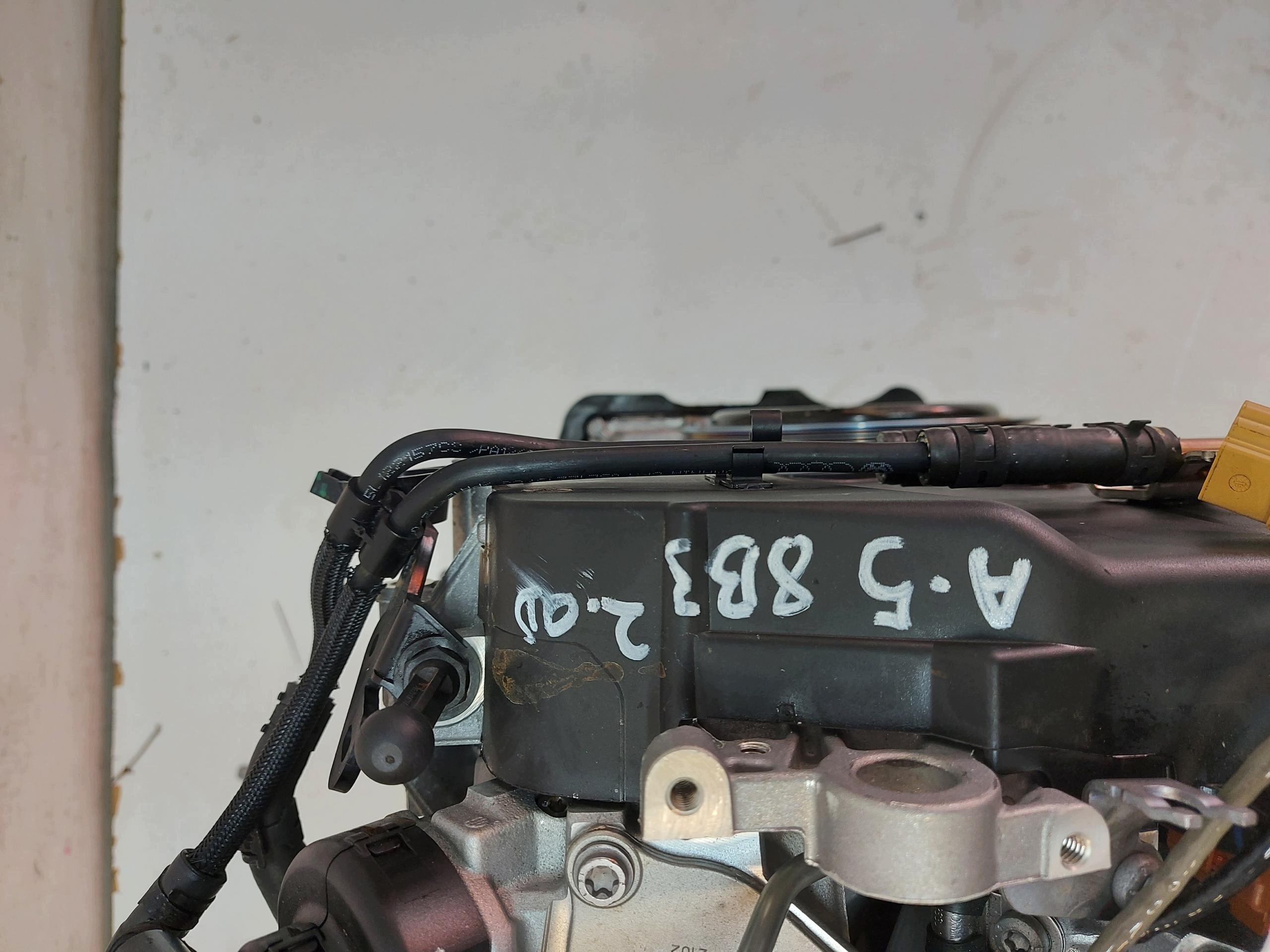 AUDI A5 8B3 B10 AVANT 2.0 TDI engine complete DYY 2,1 tys km