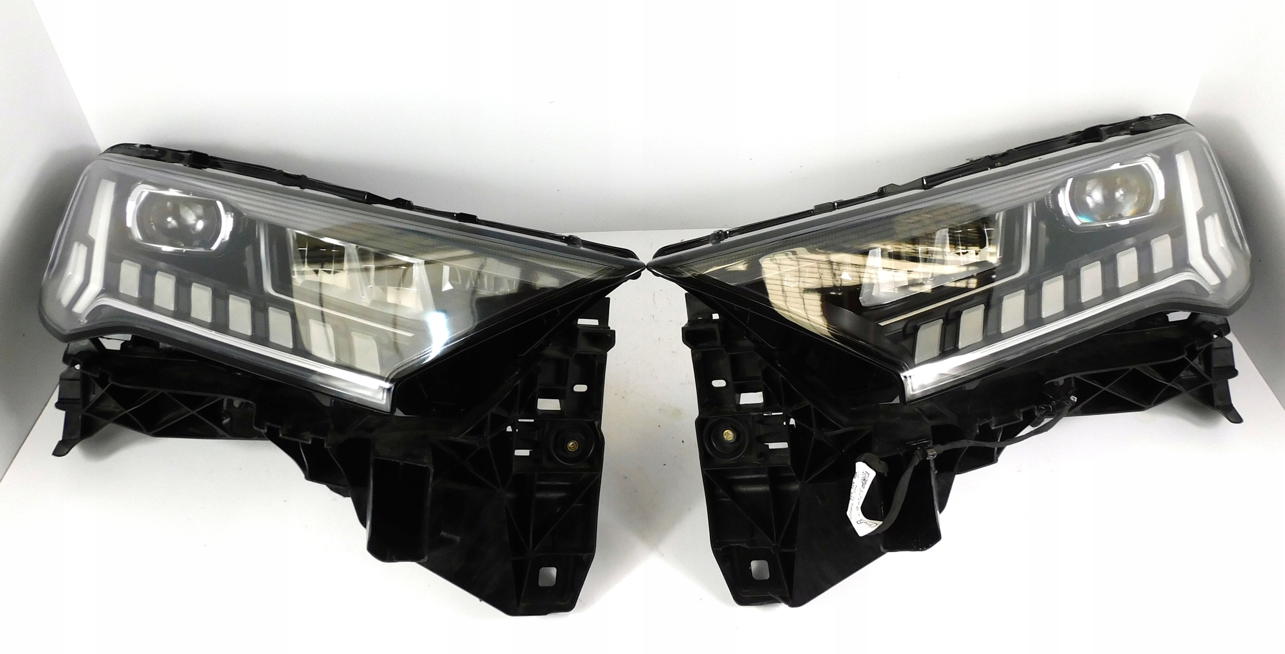 AUDI Q7 4M LIFT LAMPA PRAWA LEWA MATRIX 4M0941040C 4M0941039C