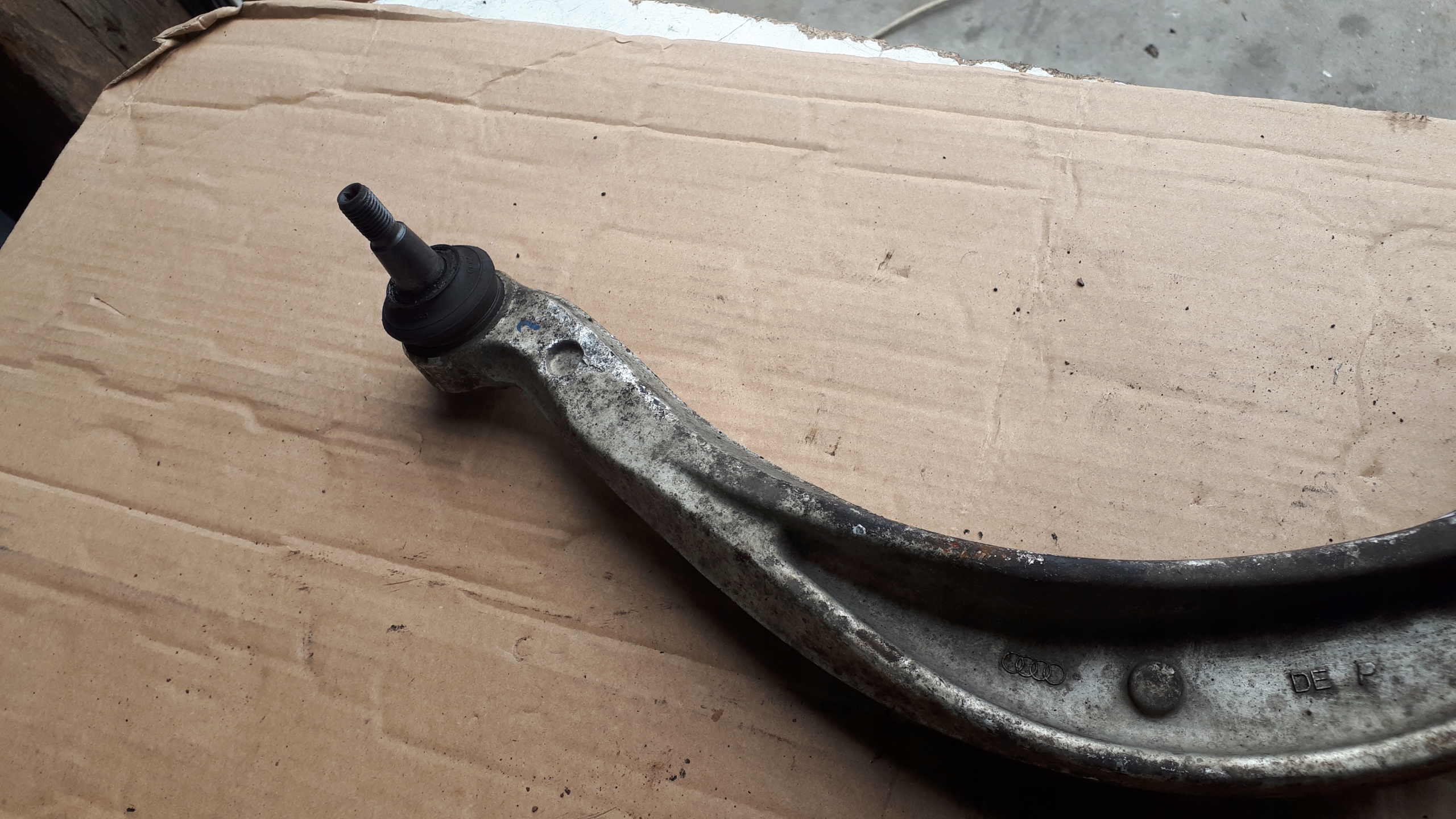 A4 B8 arm left front 8K0407695F 2.7 3.0 TDI A5