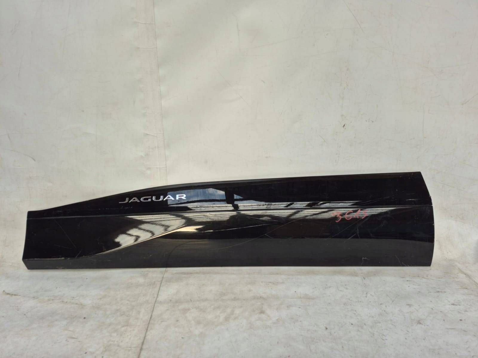 JAGUAR and-PACE 19- moulding door left front front J9D3-21065-A