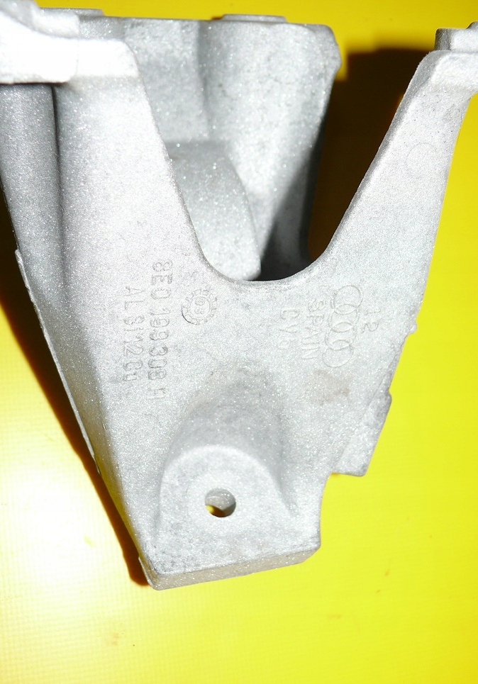 bracket holder engine mount right AUDI A6 C6 3.0 TDI 220KM BMK 04-08r.