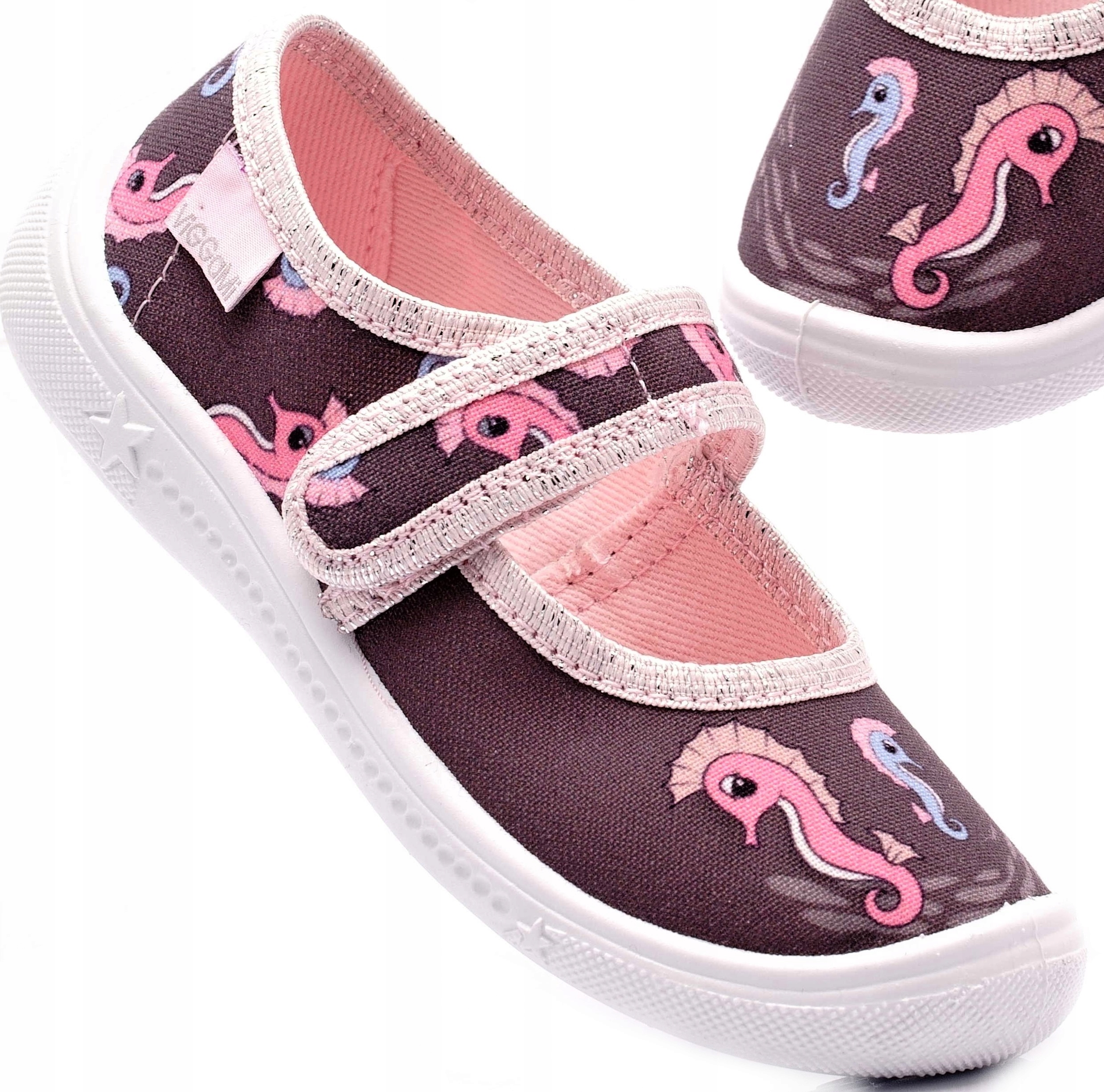 

Viggami Kapcie Buty Dziecięce Pantofle Polskie 28