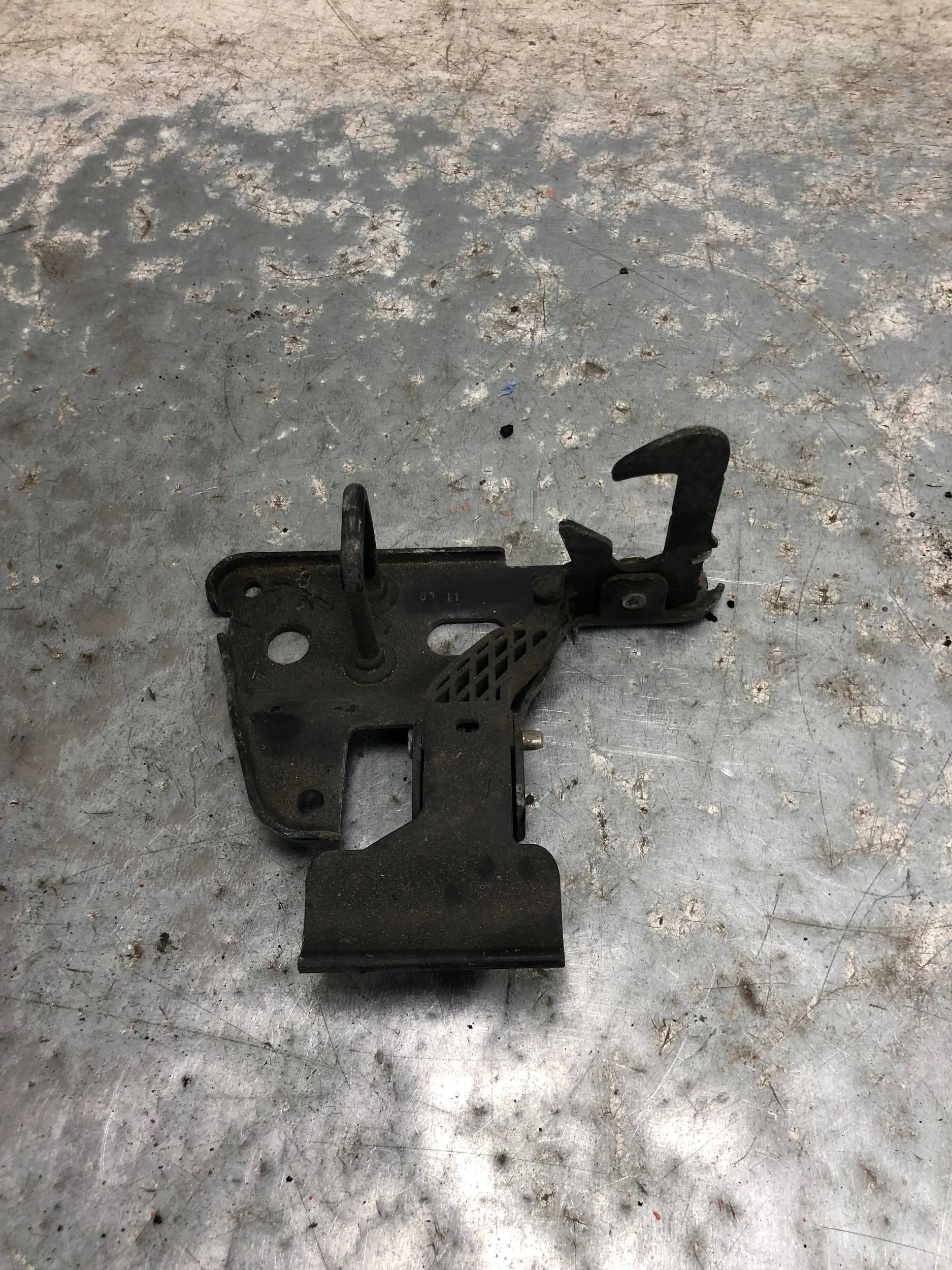lock RYGIEL bonnets AUDI A6 C6 LIFT 4F0823480B