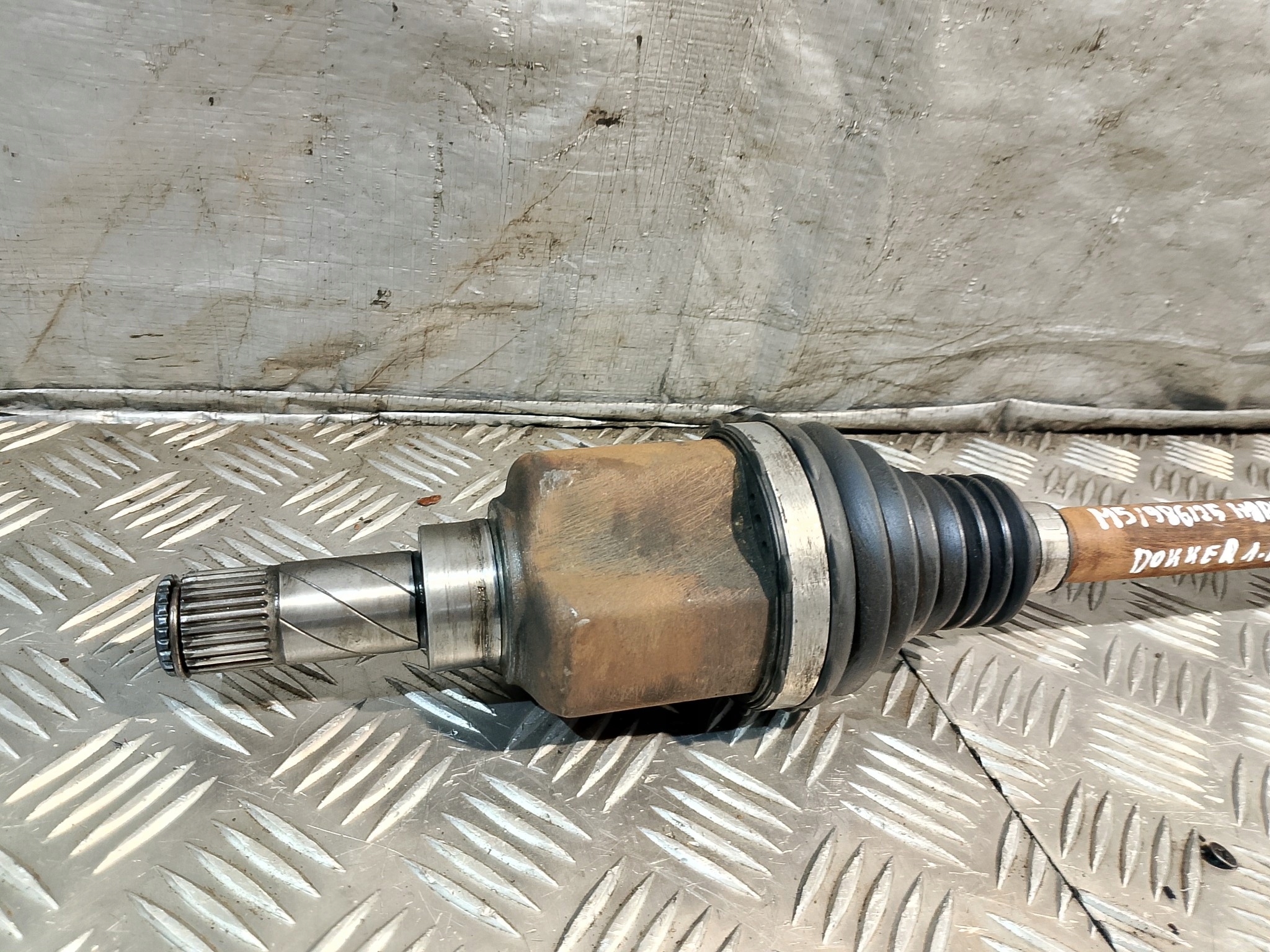 semi-axis right long DACIA DOKKER LIFT FL 1.6 B 391002807R