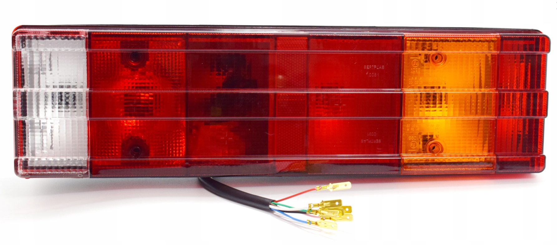 Zadní sdružená lampa pro odtahové vozy přívěsů, levá