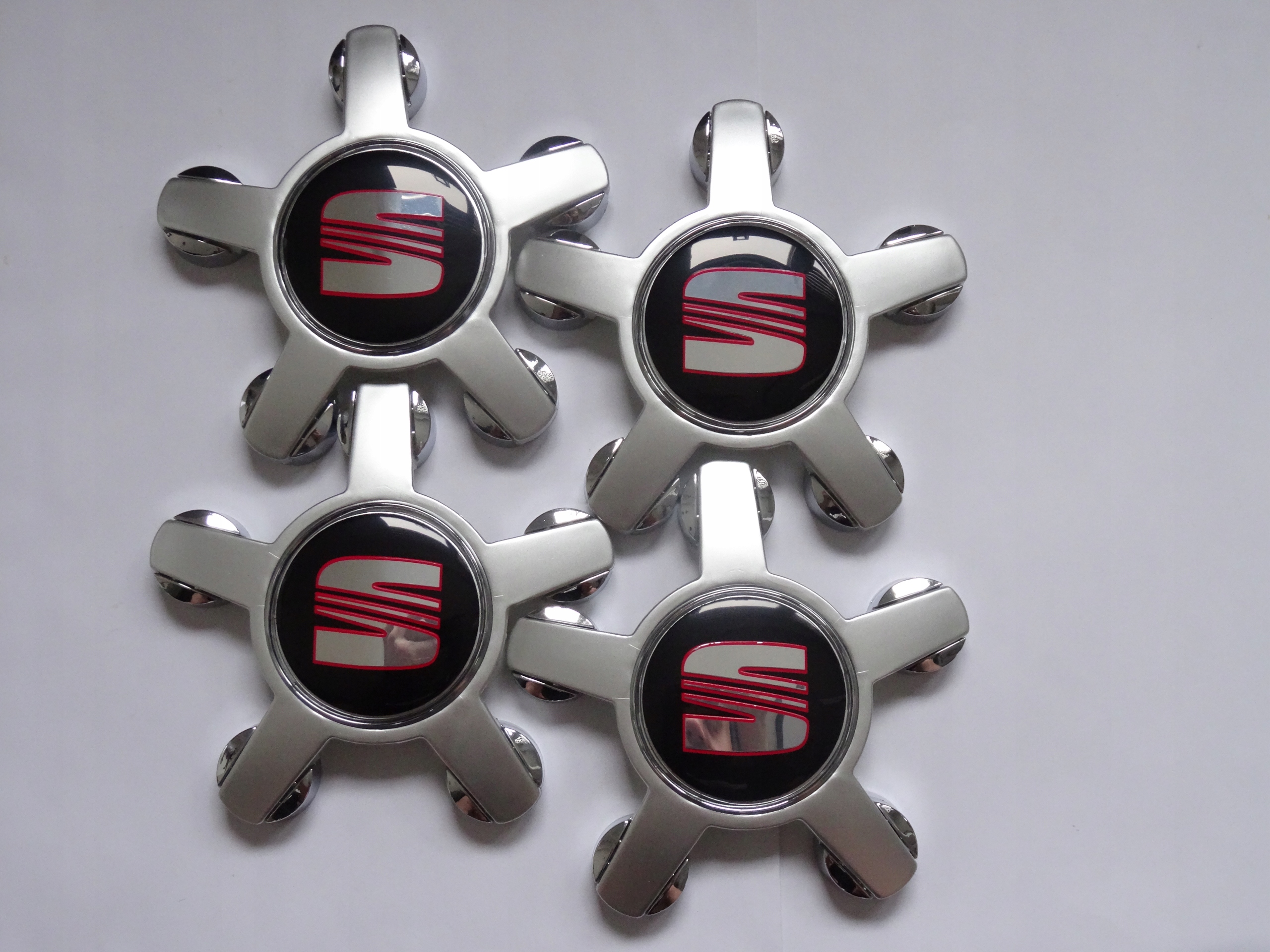 

4x Dekielki Dekle pająki Seat 135 mm 4F0601165N sr