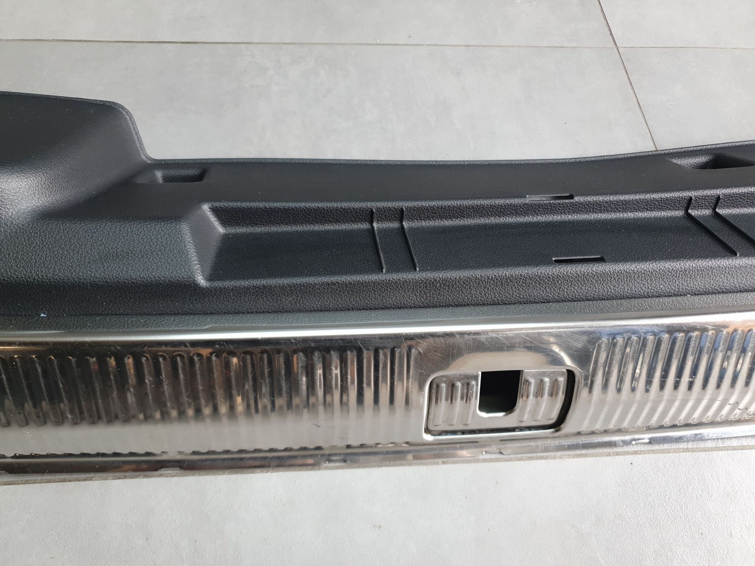 Audi Q7 4M cap of the threshold boot 4M0864483B