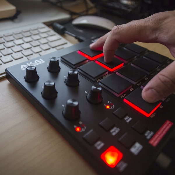 Kontroler USB/MIDI Akai MPD 218 18013006919 - Sklepy, Opinie, Ceny