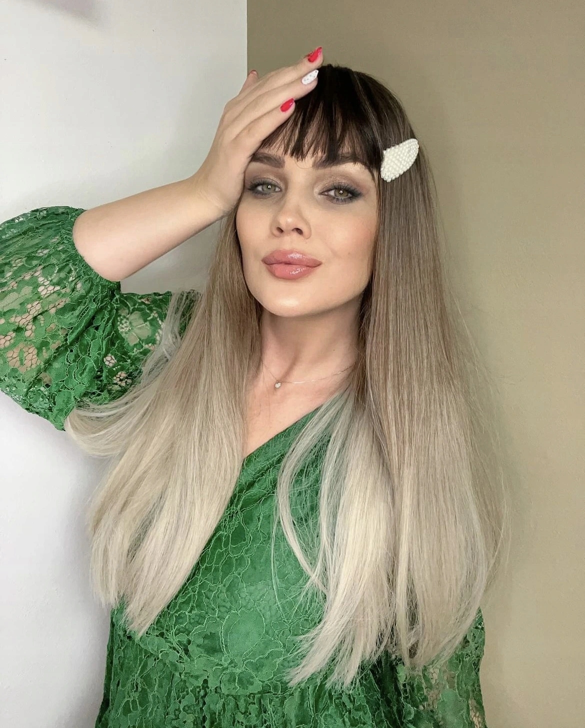 Hnědá paruka Bonnie s ofinou a blond konečky, LC308-3