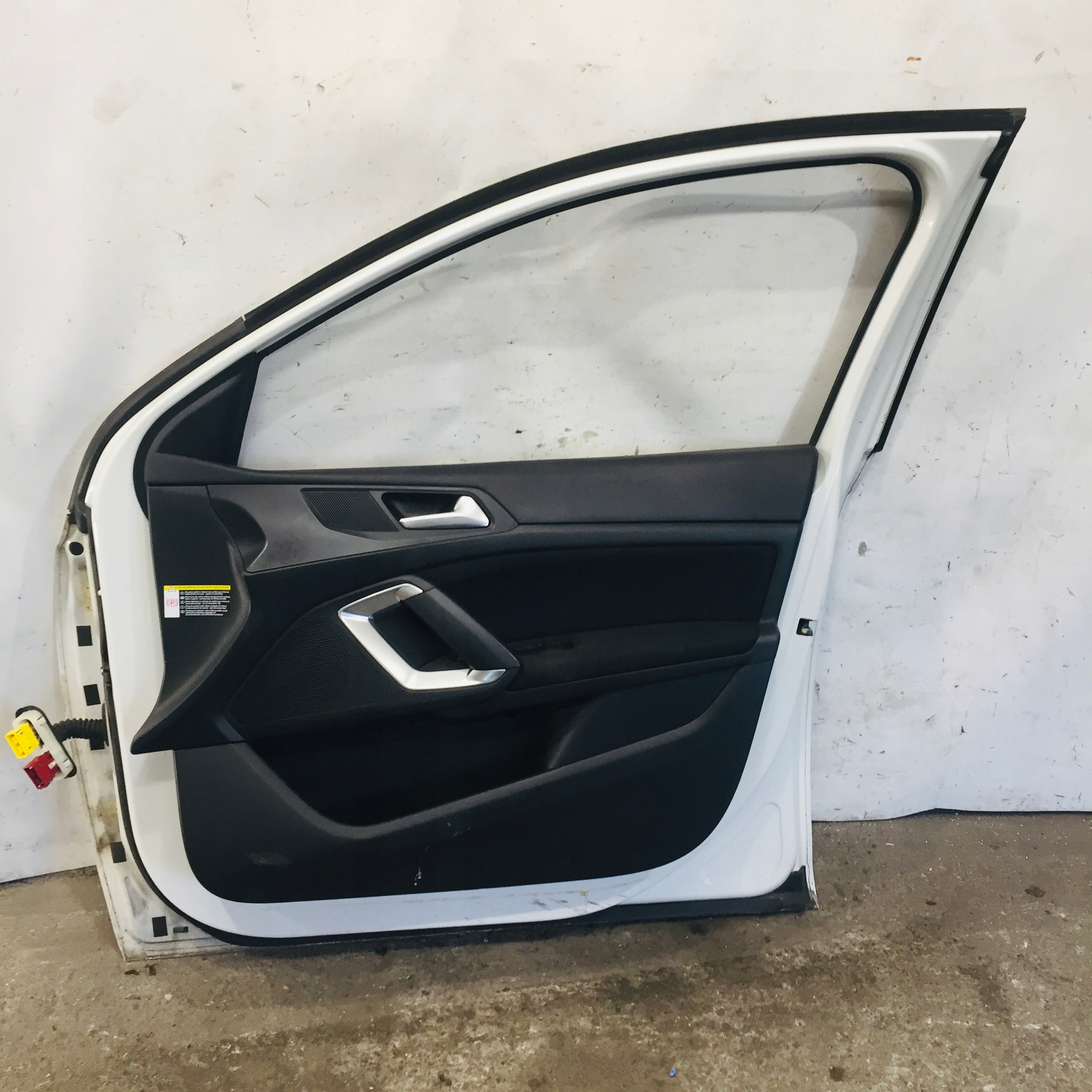 PRAWE DRZWI PRZEDNIE KWE KWED PEUGEOT 308 II T9 HTB SW #141 Strona zabudowy przód - prawa