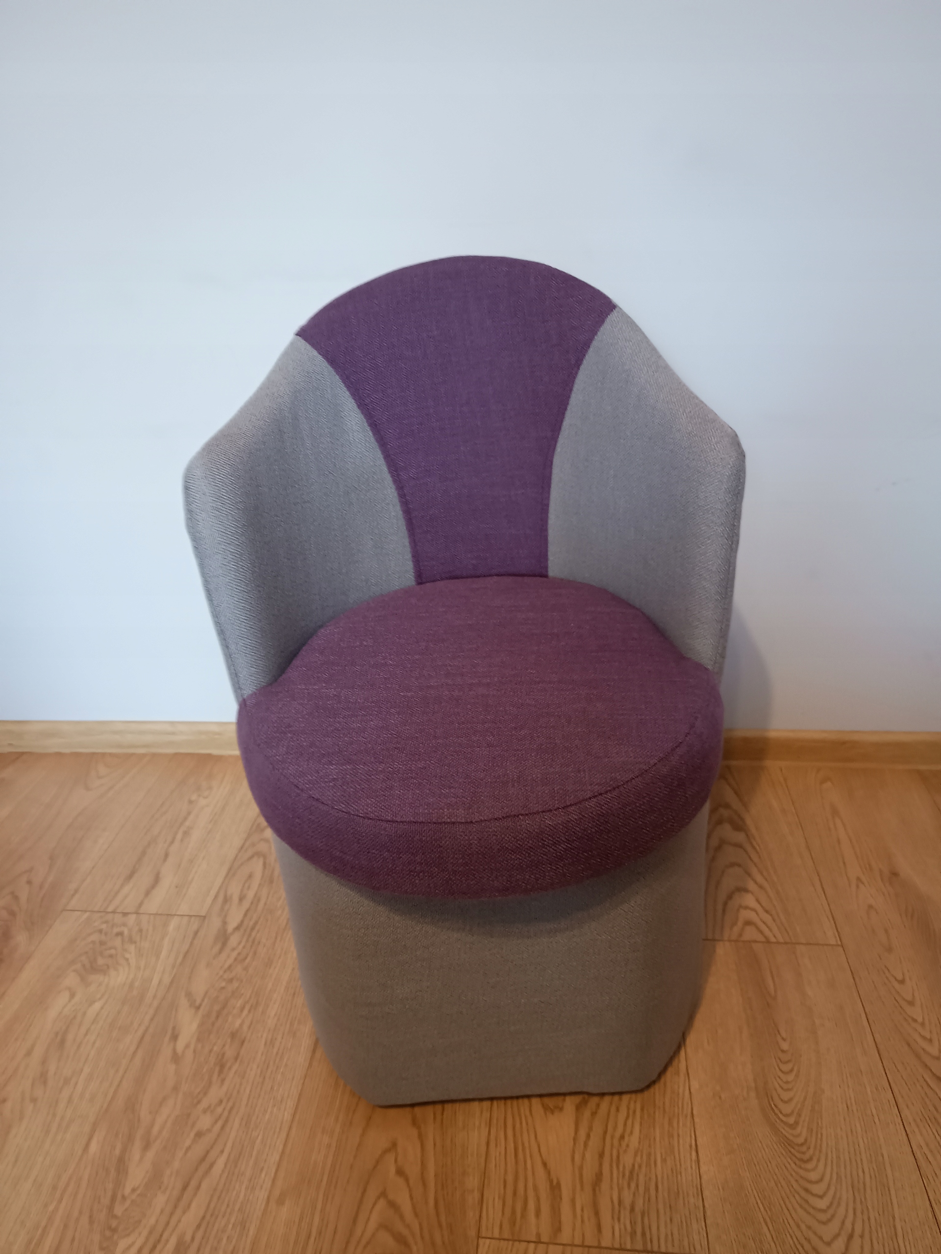 Pufa z oparciem fala 2 Szerokość mebla 52 cm