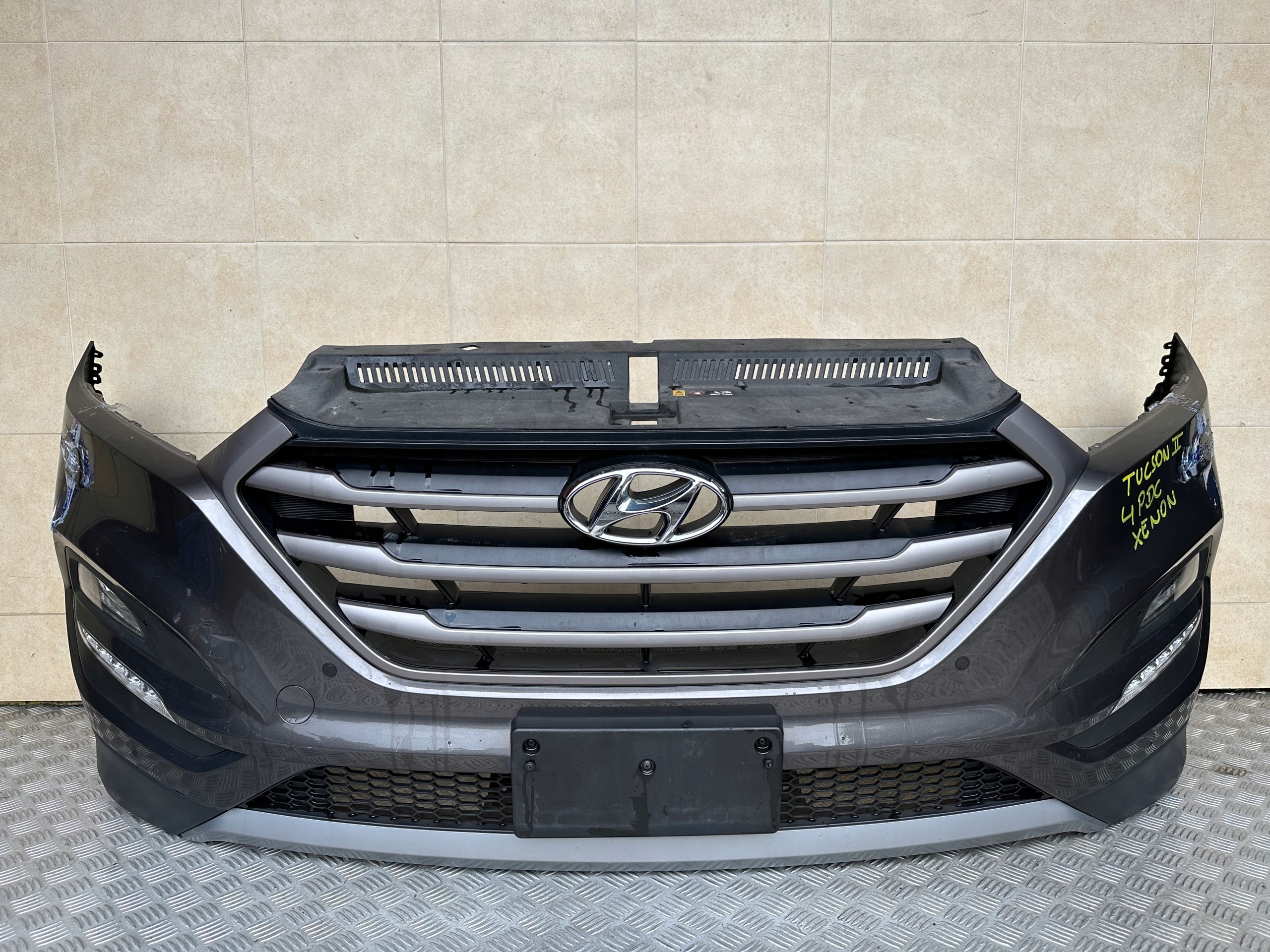 front bumper HYUNDAI TUCSON II XENON 4 PDC