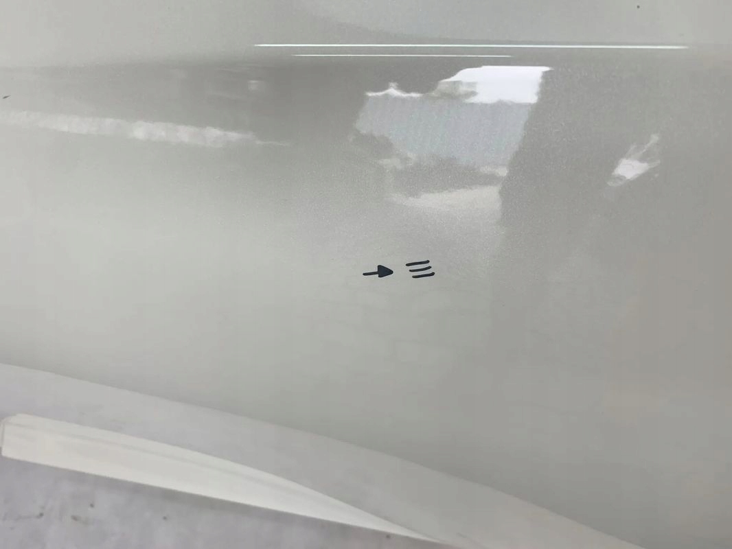Nissan Juke 19r door left rear part rear. 2019