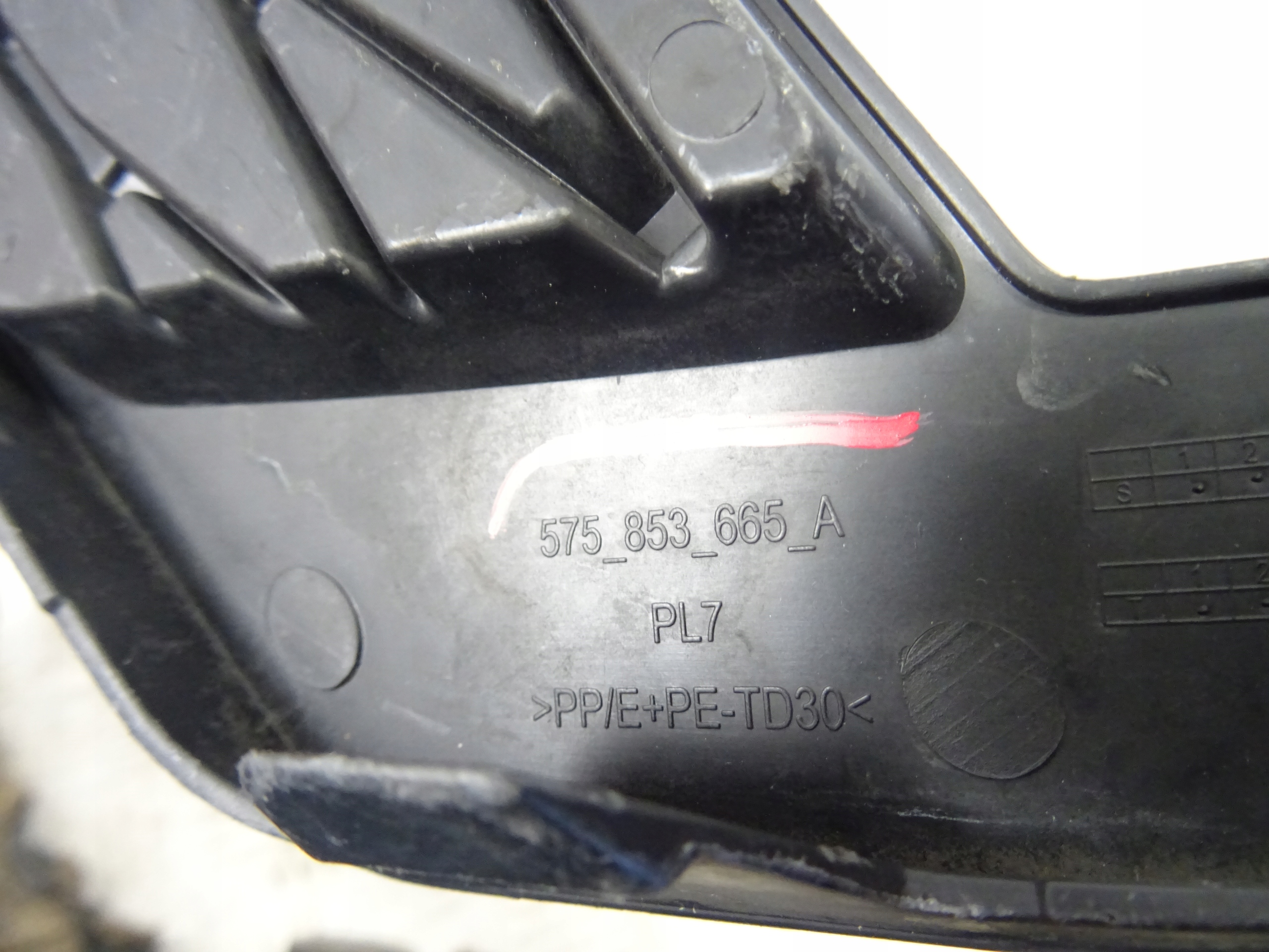 mřížka nárazníku přední předek levá SEAT ATECA 575853665A