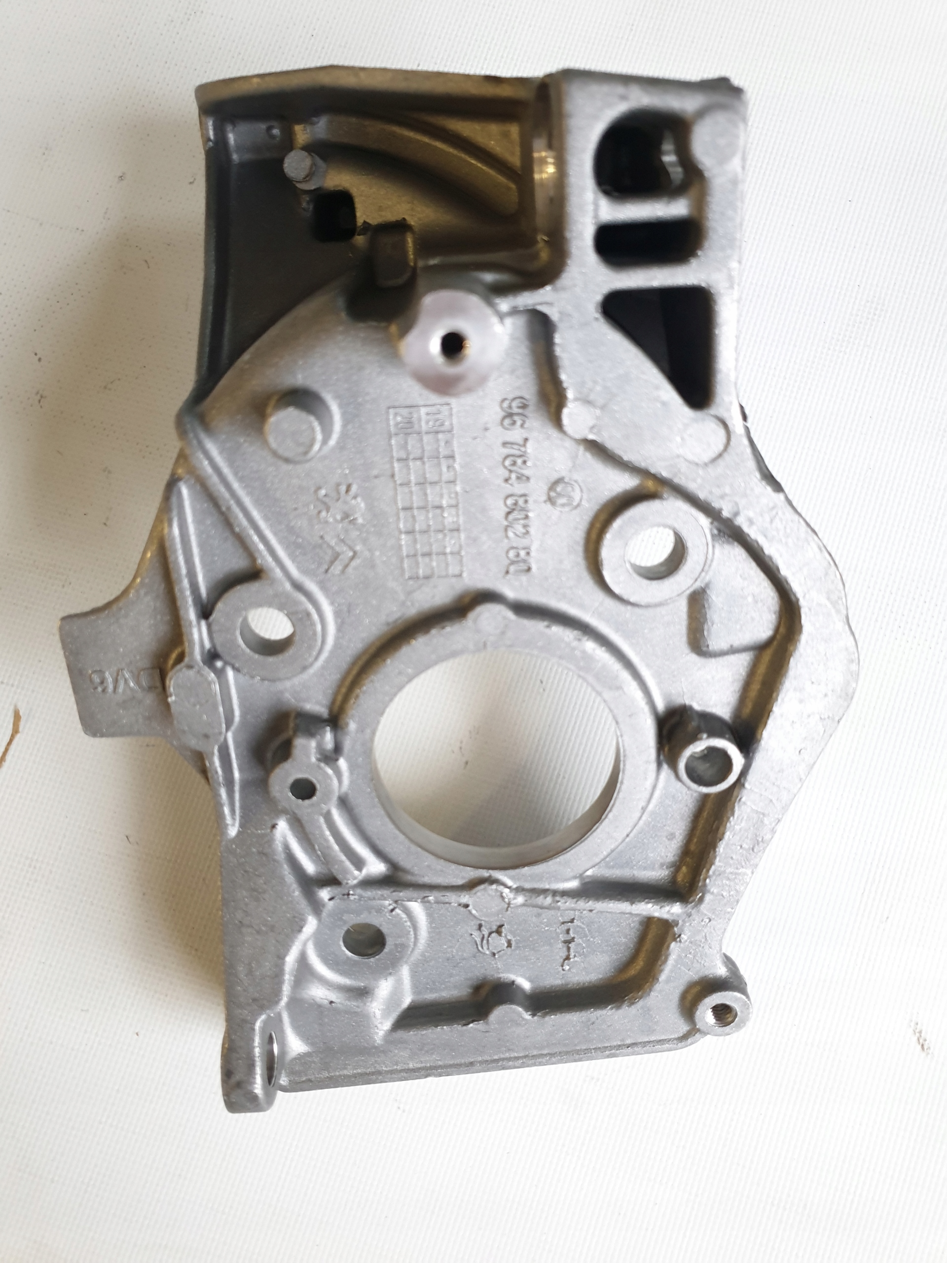 ŁAPA MOCOWANIE POMPY WTRYSKOWEJ 1.6 BLUEHDI 8V 1614345680 CITROEN PEUGEOT Typ samochodu 4x4/SUV Samochody dostawcze Samochody osobowe