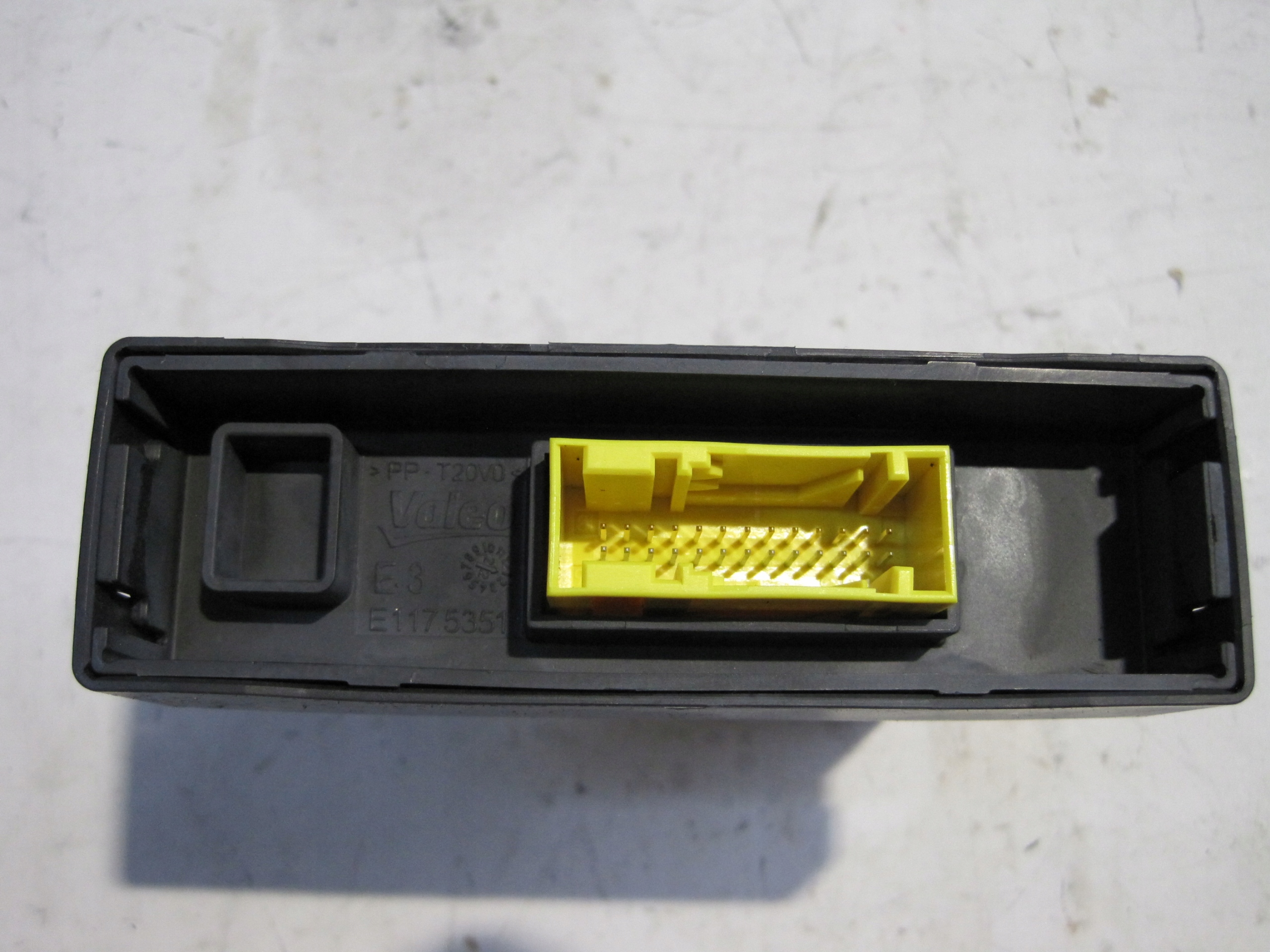 MODUŁ STEROWNIK ŚWIATEŁ PEUGEOT 308 T10 9850440880 Kod producenta 9850440880