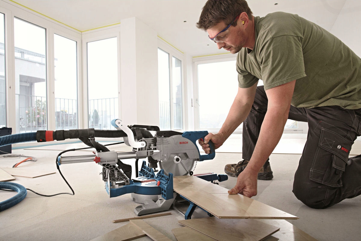 UKOŚNICA z posuwem GCM 800 SJ BOSCH Waga urządzenia 13.5 kg