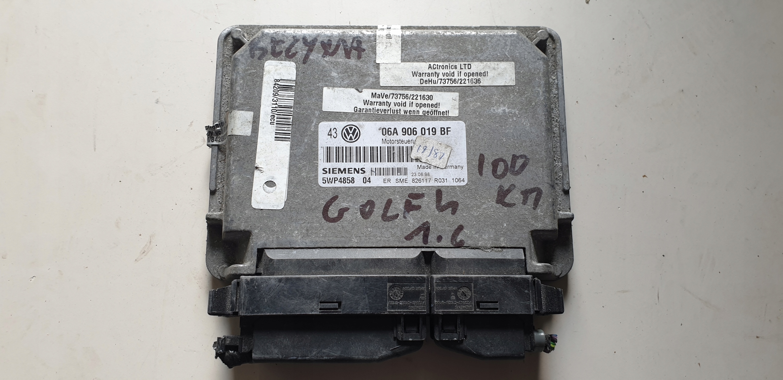 computer control unit VW GOLF 4 1.6 06A906019BF