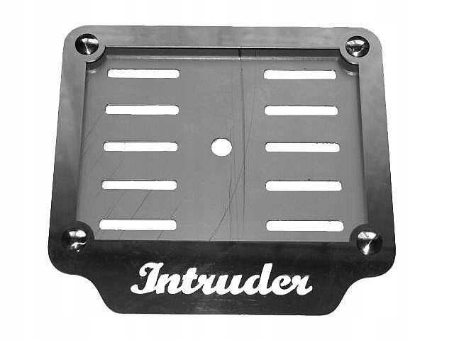 RAMKA POD TABLICE MOTOCYKLOWA SUZUKI VS INTRUDER