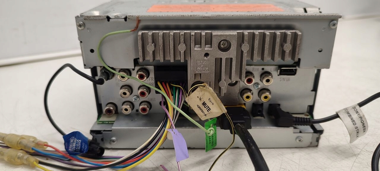 Radio Pioneer AVH-X5500BT interfejs CAN
