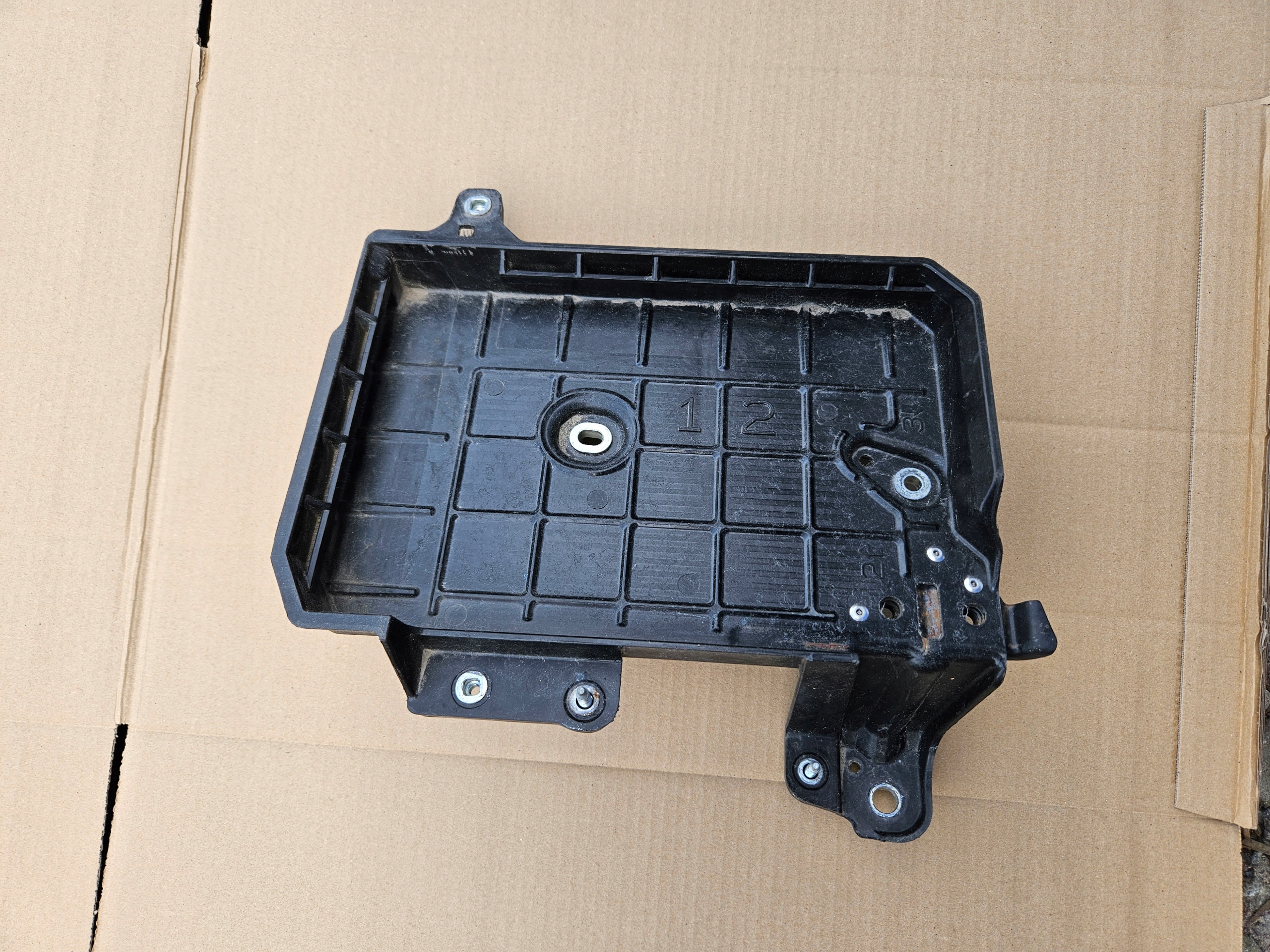 Toyota CHR C-HR 1.2 podstawa półka pod akumulator