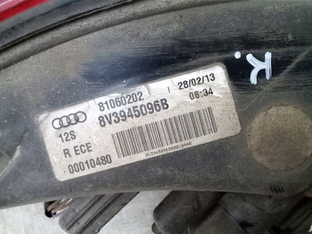 Audi A3 8V feu droit arrière arrière 8V3945096B