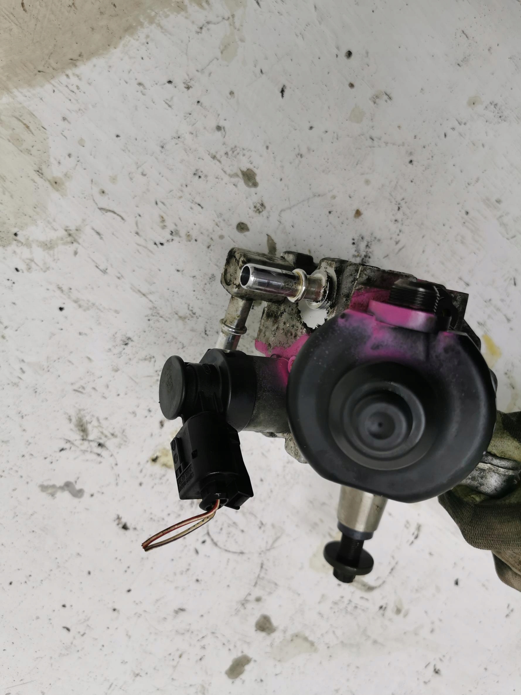 injection pump MINI COOPER F55 1.5D 8511626 B37C