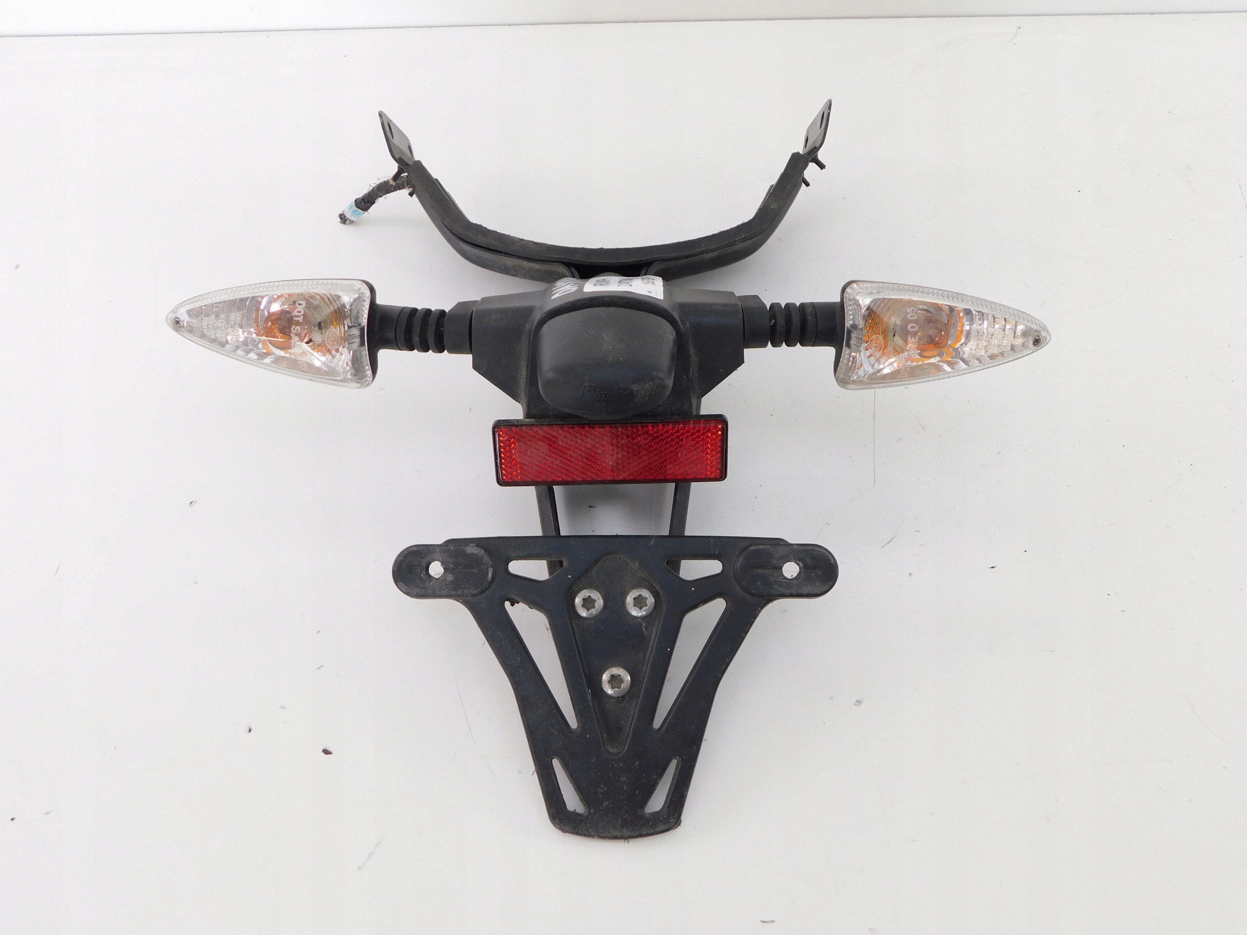 TRIUMPH DAYTONA КРИЛО ХВІСТ КРІПЛЕННЯ ПЛАСТИНИ ЗЗАДУ