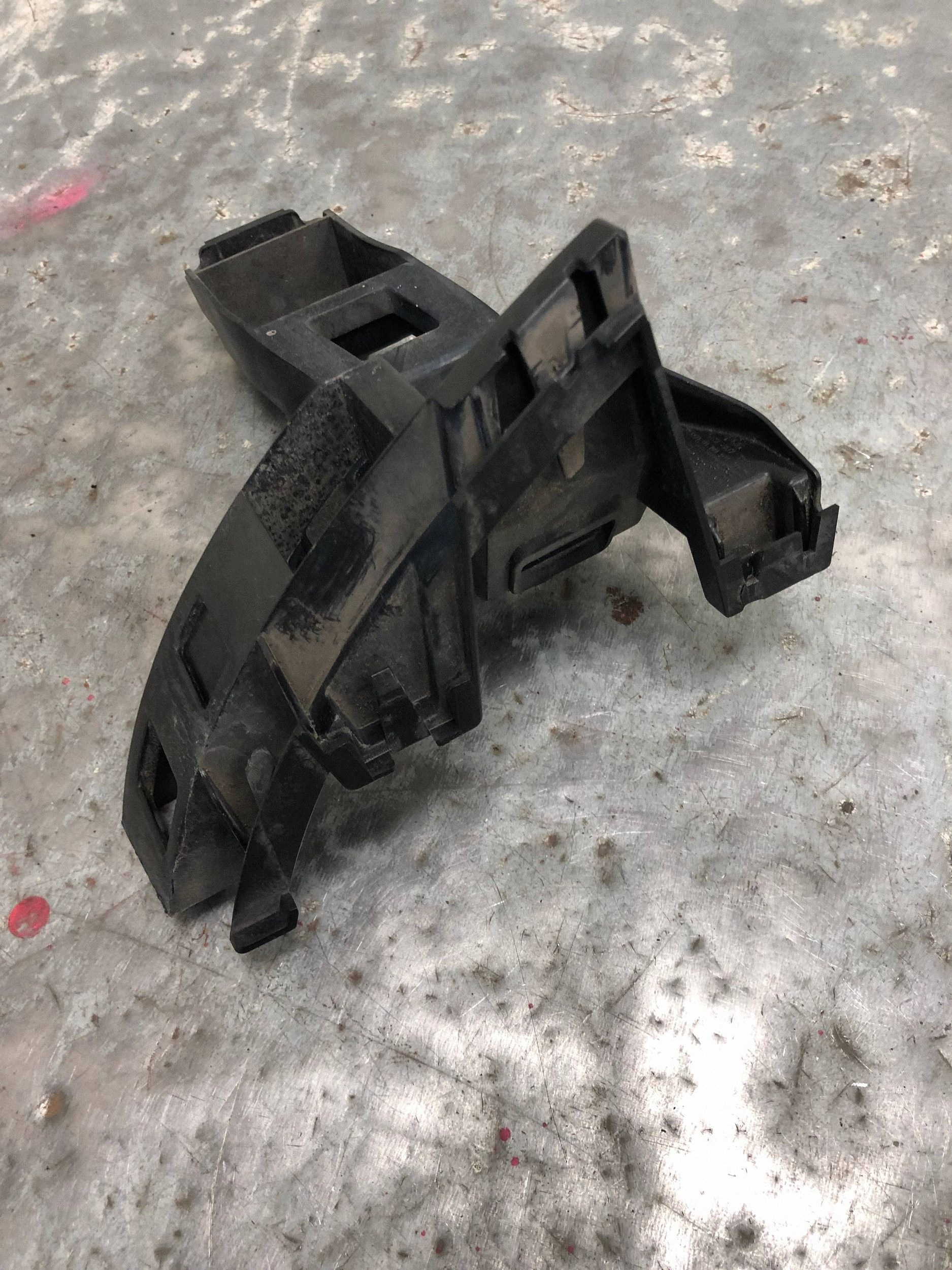 bumper bracket right rear part VW GOLF VII KOMBI 5G9807394A